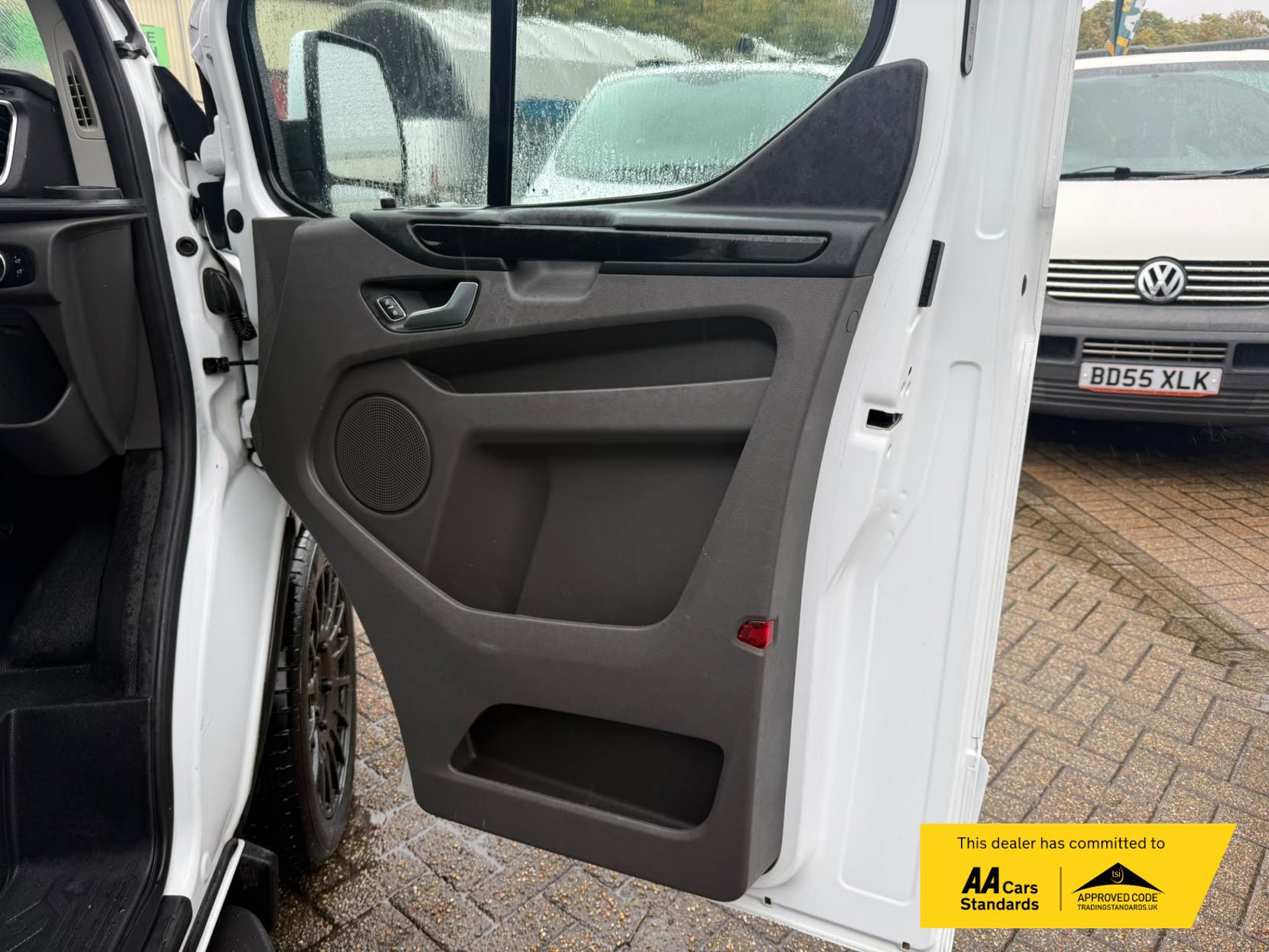 2021 Ford Transit Custom 2.0 300 EcoBlue Limited Panel Van 5dr Diesel Auto L1 H1 Euro 6 (s/s) (130 ps) - Thumbnail 54