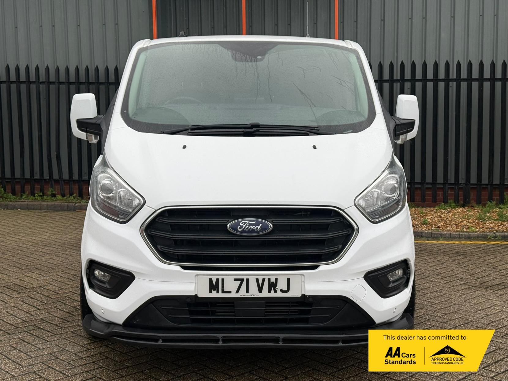 2021 Ford Transit Custom 2.0 300 EcoBlue Limited Panel Van 5dr Diesel Auto L1 H1 Euro 6 (s/s) (130 ps) - Thumbnail 8