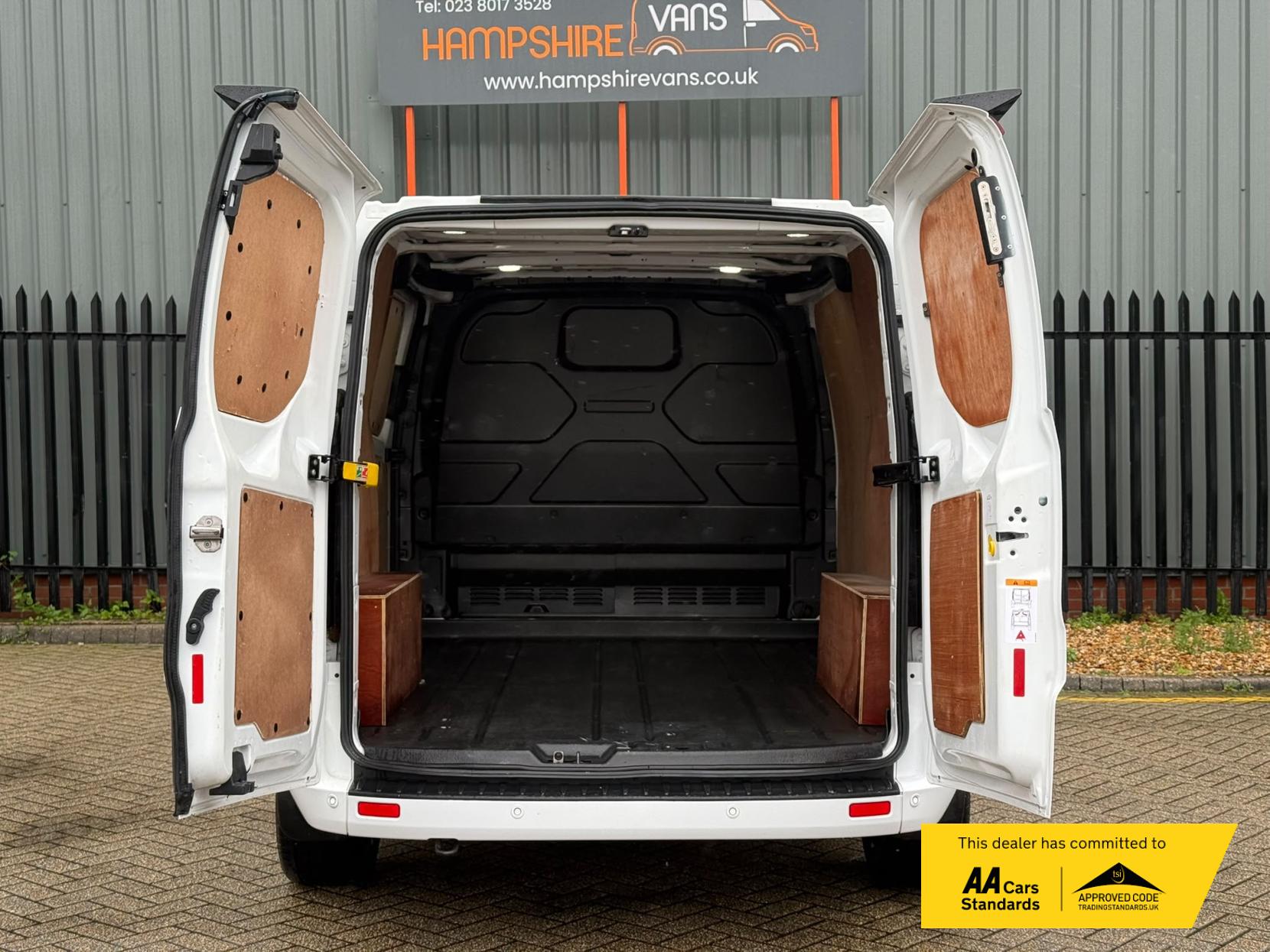 2021 Ford Transit Custom 2.0 300 EcoBlue Limited Panel Van 5dr Diesel Auto L1 H1 Euro 6 (s/s) (130 ps) - Thumbnail 10