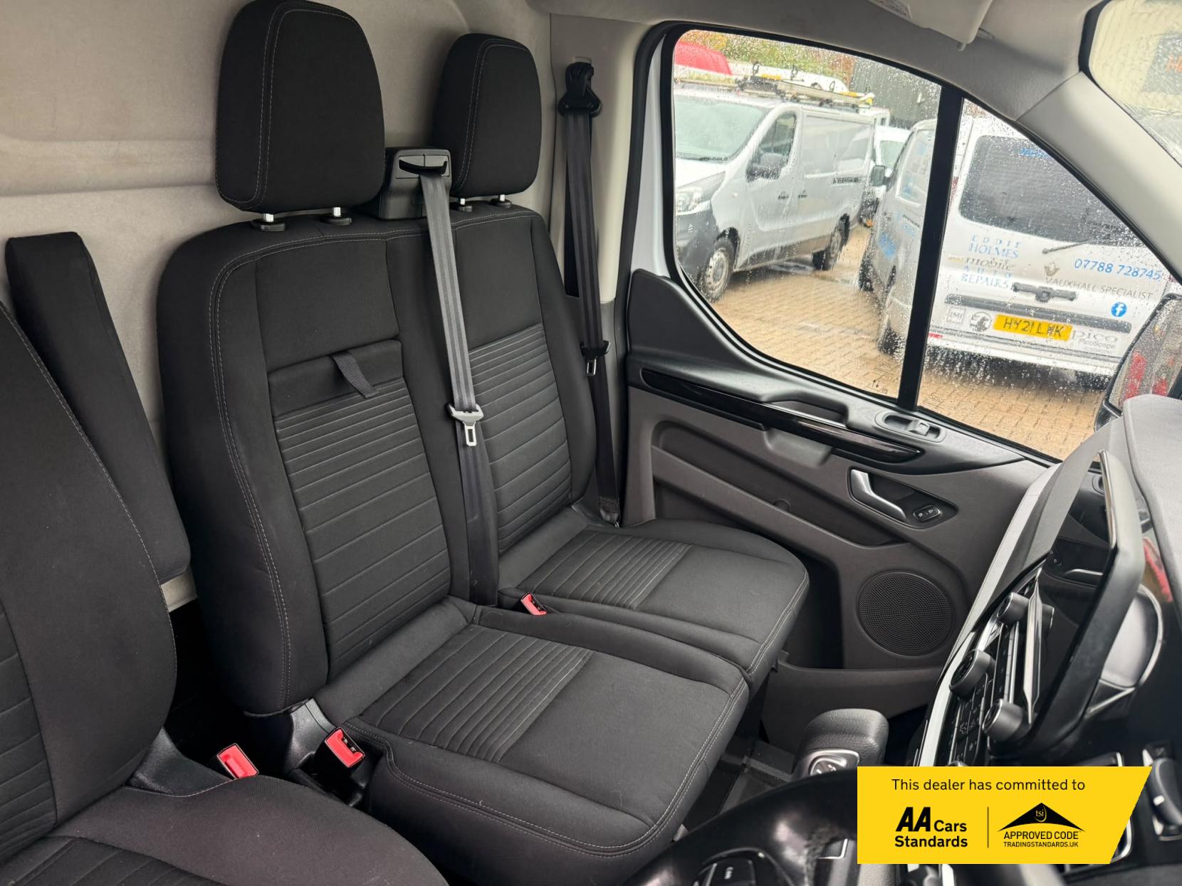 2021 Ford Transit Custom 2.0 300 EcoBlue Limited Panel Van 5dr Diesel Auto L1 H1 Euro 6 (s/s) (130 ps) - Thumbnail 20