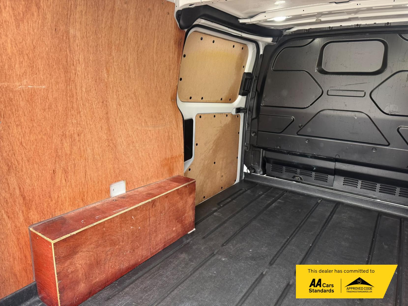 2021 Ford Transit Custom 2.0 300 EcoBlue Limited Panel Van 5dr Diesel Auto L1 H1 Euro 6 (s/s) (130 ps) - Thumbnail 12
