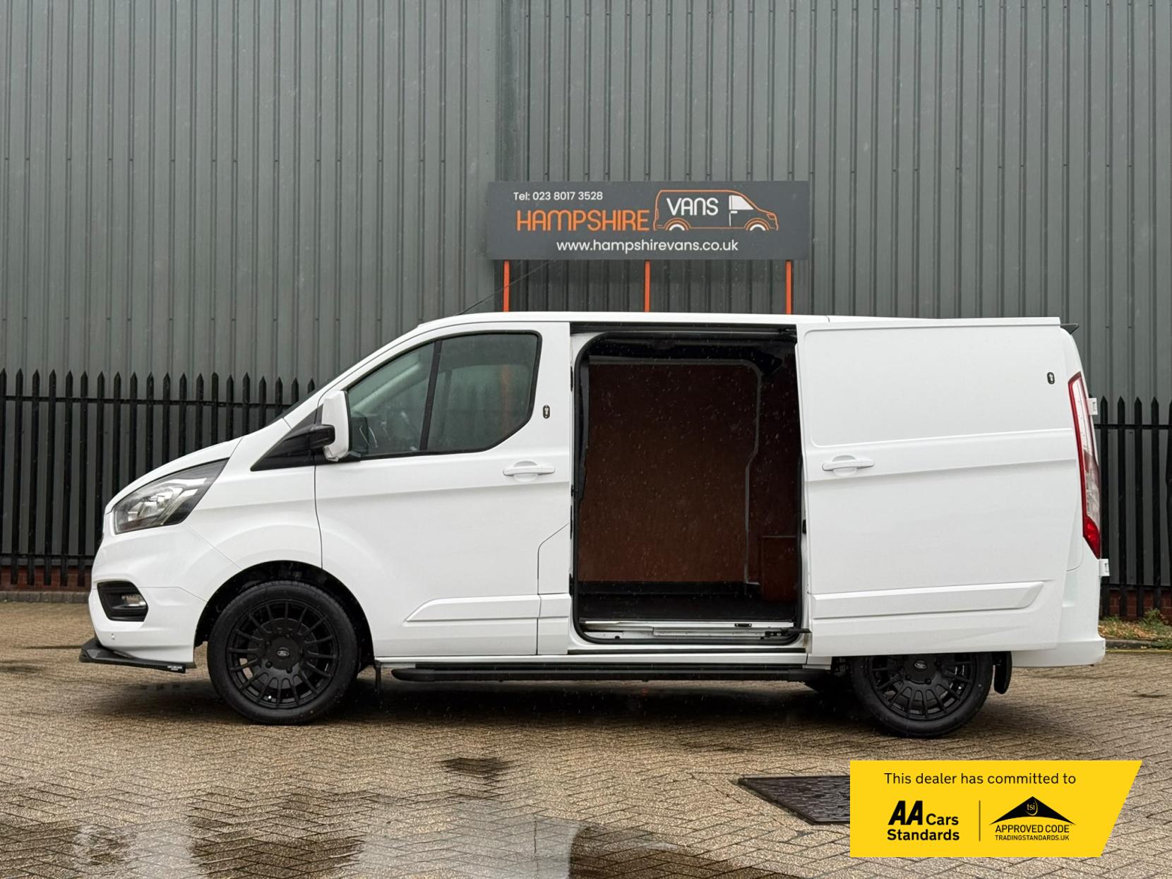 2021 Ford Transit Custom 2.0 300 EcoBlue Limited Panel Van 5dr Diesel Auto L1 H1 Euro 6 (s/s) (130 ps) - Thumbnail 6