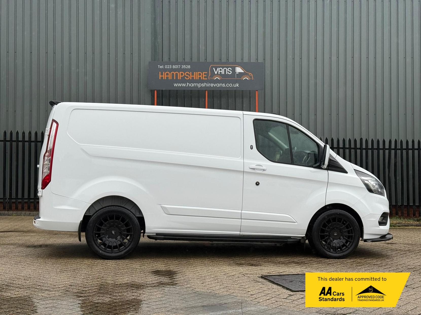 2021 Ford Transit Custom 2.0 300 EcoBlue Limited Panel Van 5dr Diesel Auto L1 H1 Euro 6 (s/s) (130 ps) - Thumbnail 7