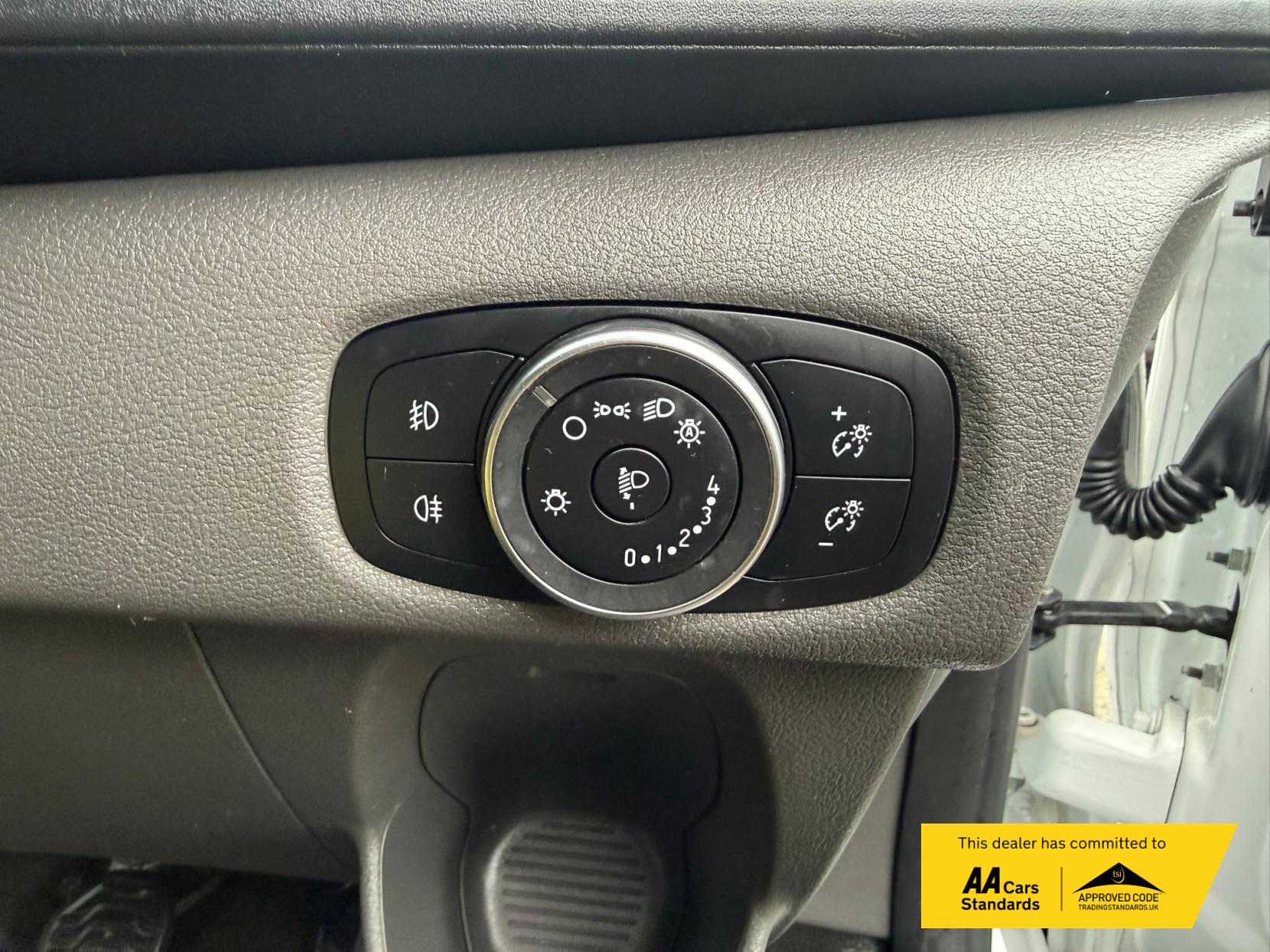 2021 Ford Transit Custom 2.0 300 EcoBlue Limited Panel Van 5dr Diesel Auto L1 H1 Euro 6 (s/s) (130 ps) - Thumbnail 49