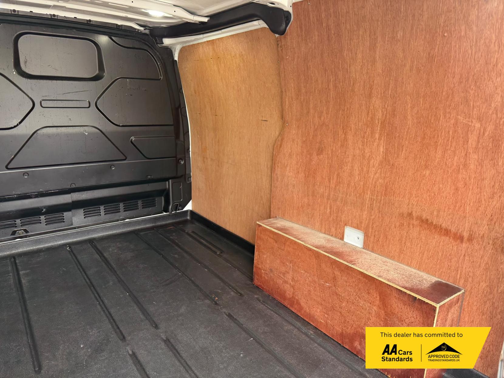 2021 Ford Transit Custom 2.0 300 EcoBlue Limited Panel Van 5dr Diesel Auto L1 H1 Euro 6 (s/s) (130 ps) - Thumbnail 14