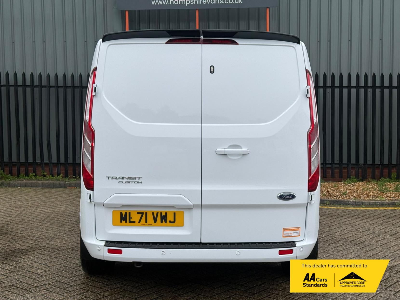 2021 Ford Transit Custom 2.0 300 EcoBlue Limited Panel Van 5dr Diesel Auto L1 H1 Euro 6 (s/s) (130 ps) - Thumbnail 9