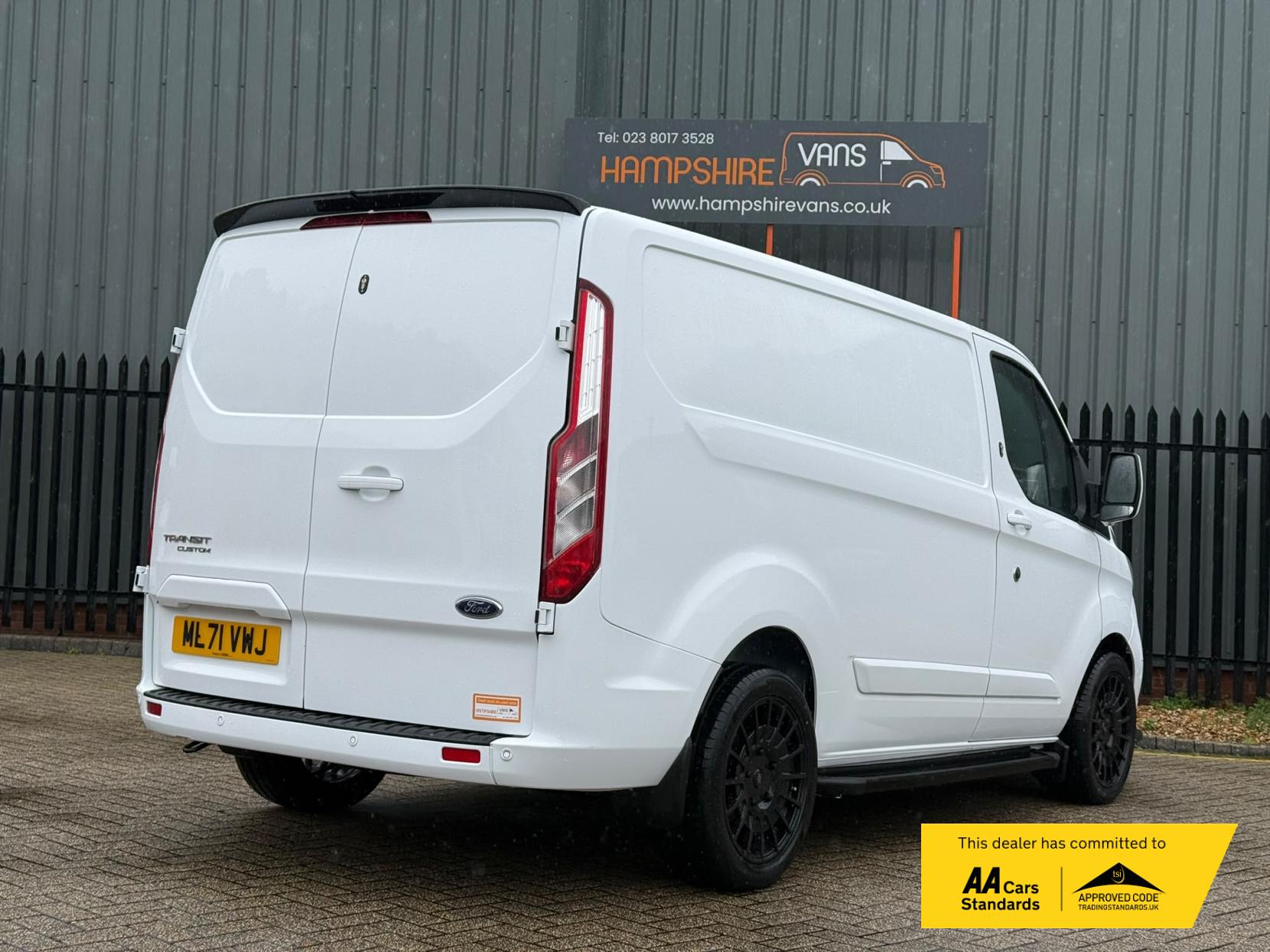 2021 Ford Transit Custom 2.0 300 EcoBlue Limited Panel Van 5dr Diesel Auto L1 H1 Euro 6 (s/s) (130 ps) - Thumbnail 3