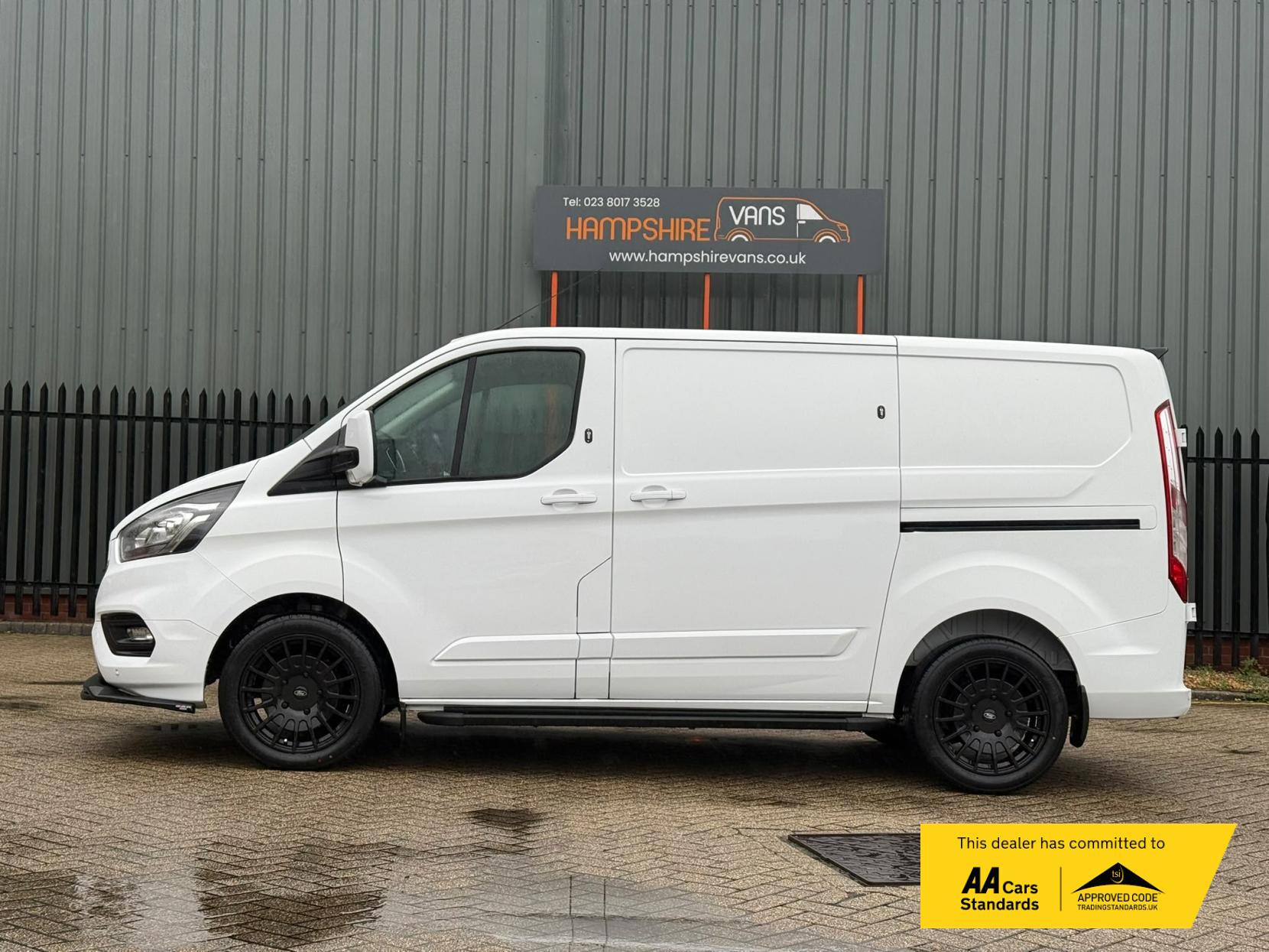 2021 Ford Transit Custom 2.0 300 EcoBlue Limited Panel Van 5dr Diesel Auto L1 H1 Euro 6 (s/s) (130 ps) - Thumbnail 5