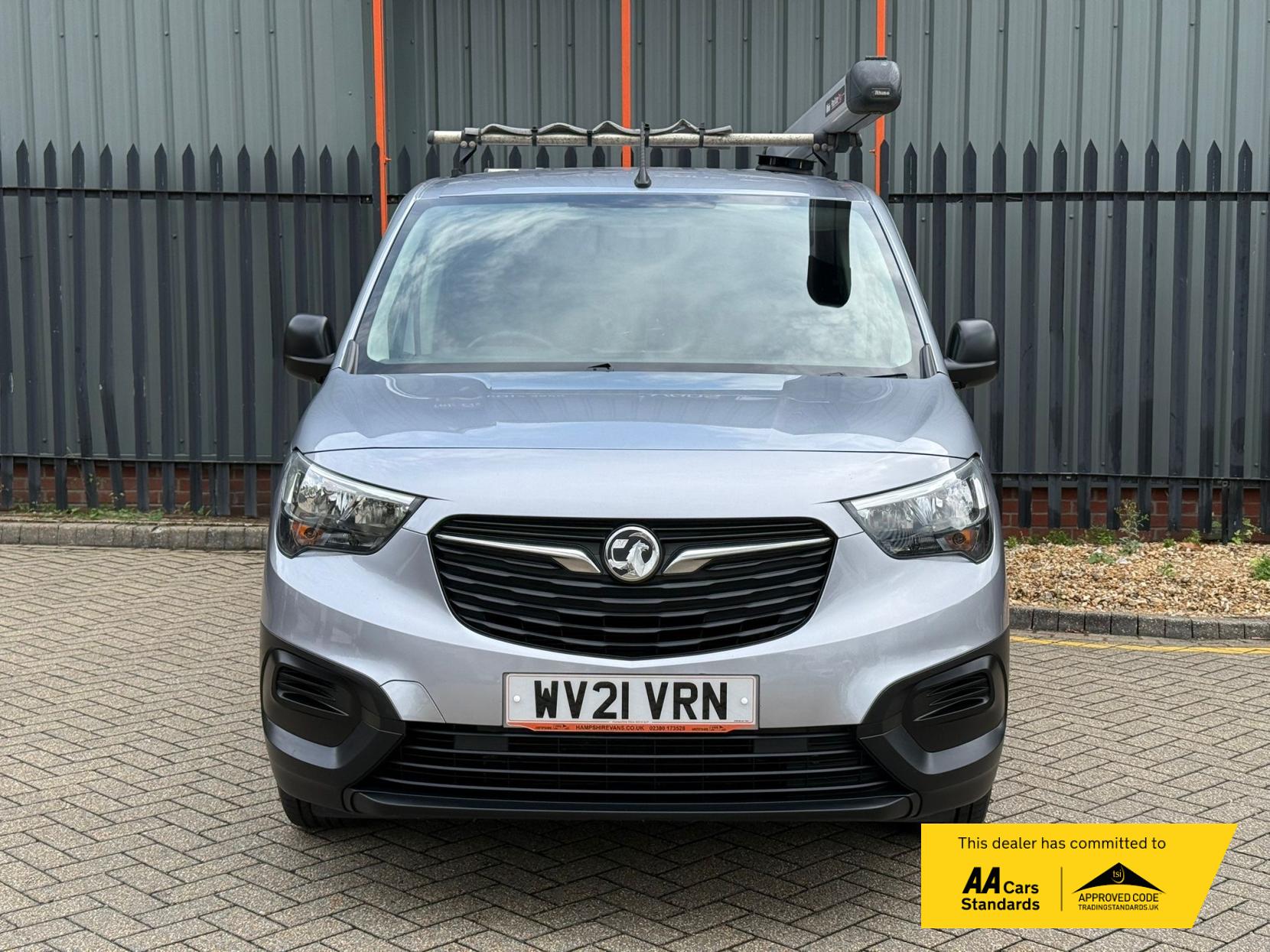 2021 Vauxhall Combo 1.5 Turbo D 2300 Edition Panel Van 4dr Diesel Manual L2 H1 Euro 6 (100 ps) - Thumbnail 8