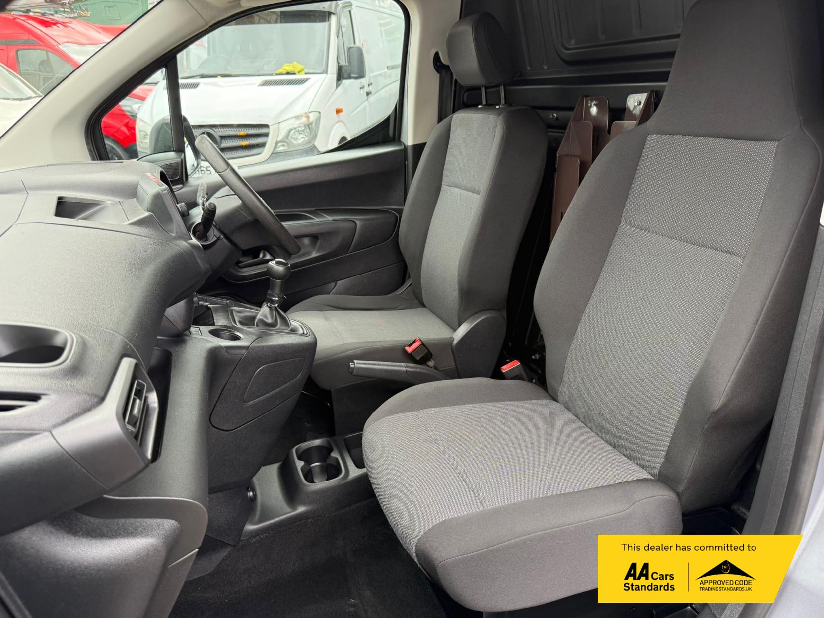 2021 Vauxhall Combo 1.5 Turbo D 2300 Edition Panel Van 4dr Diesel Manual L2 H1 Euro 6 (100 ps) - Thumbnail 23
