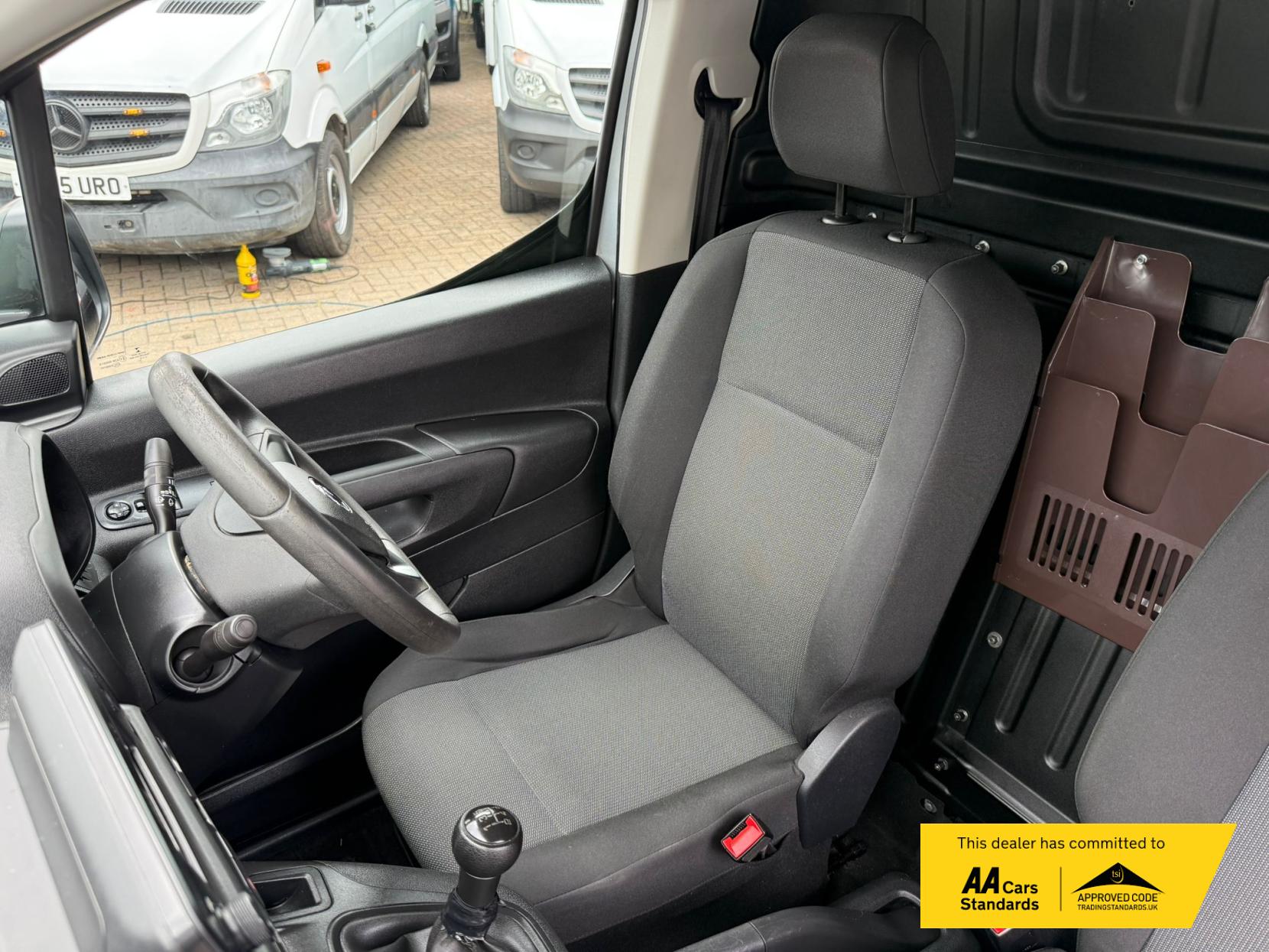 2021 Vauxhall Combo 1.5 Turbo D 2300 Edition Panel Van 4dr Diesel Manual L2 H1 Euro 6 (100 ps) - Thumbnail 24