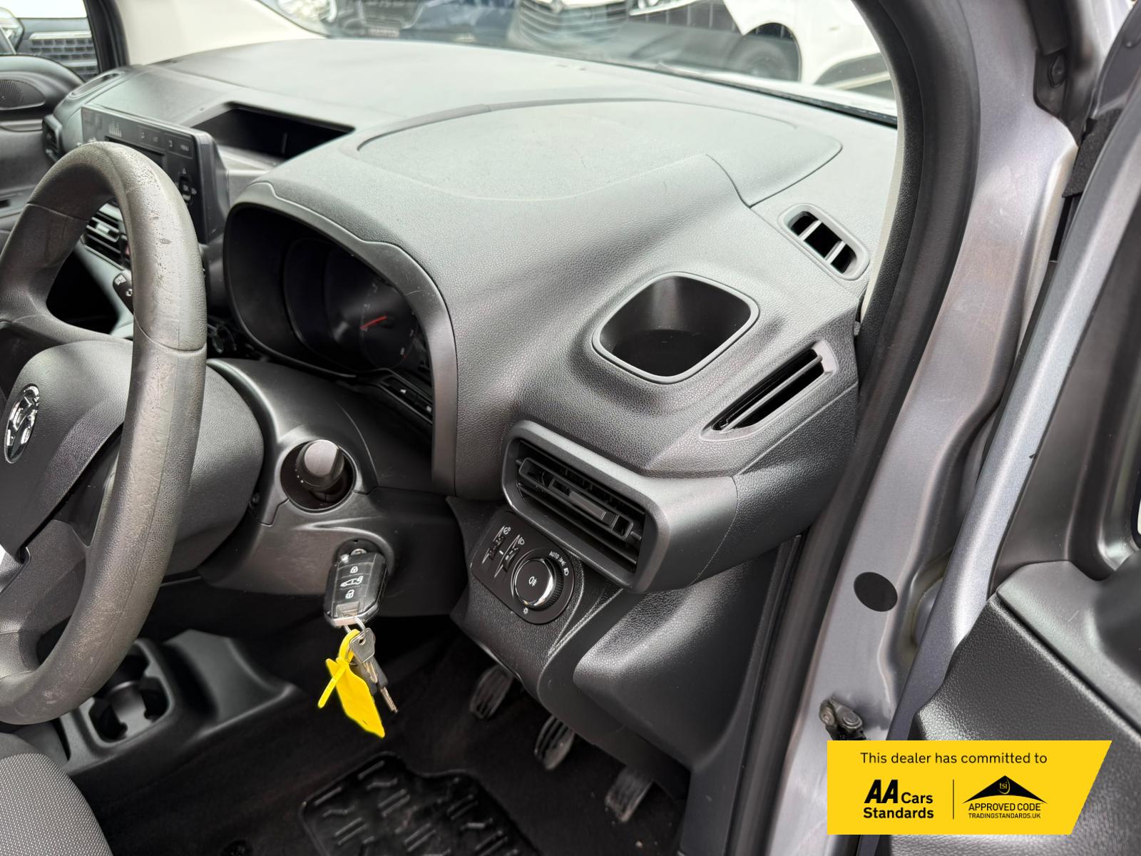 2021 Vauxhall Combo 1.5 Turbo D 2300 Edition Panel Van 4dr Diesel Manual L2 H1 Euro 6 (100 ps) - Thumbnail 27