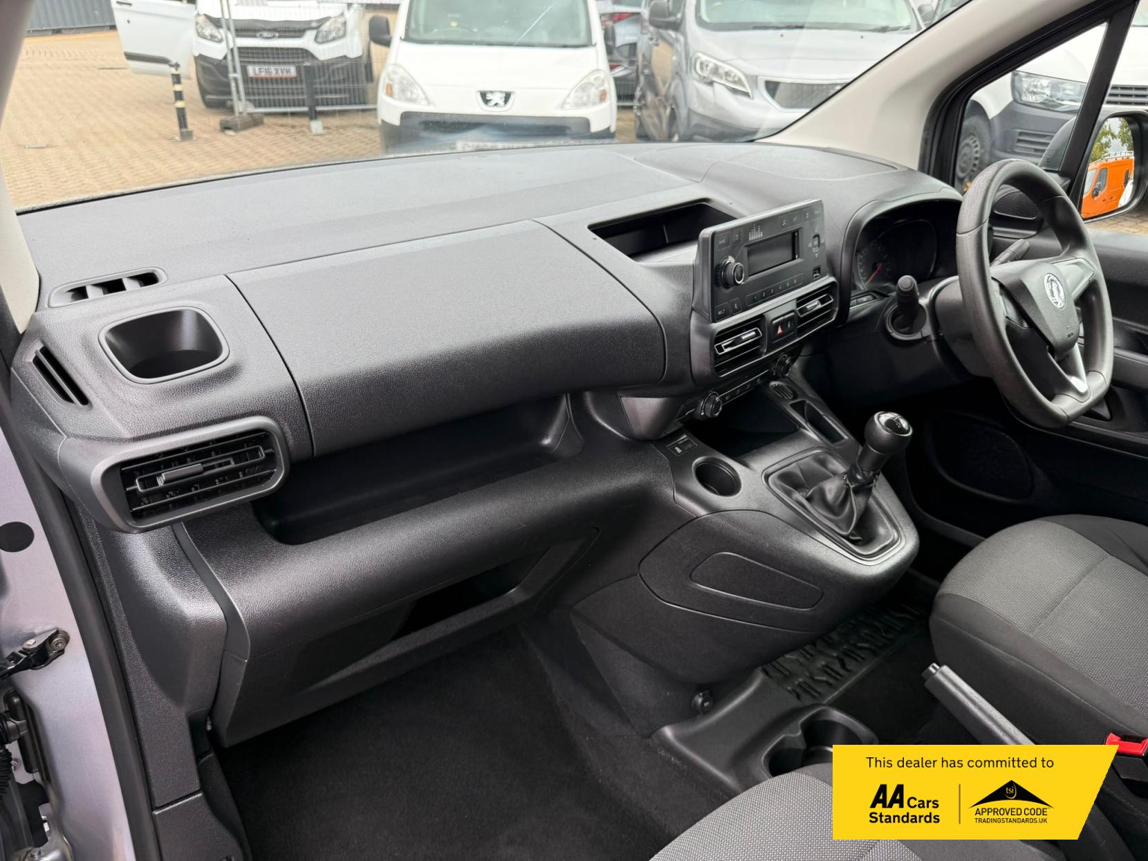 2021 Vauxhall Combo 1.5 Turbo D 2300 Edition Panel Van 4dr Diesel Manual L2 H1 Euro 6 (100 ps) - Thumbnail 21