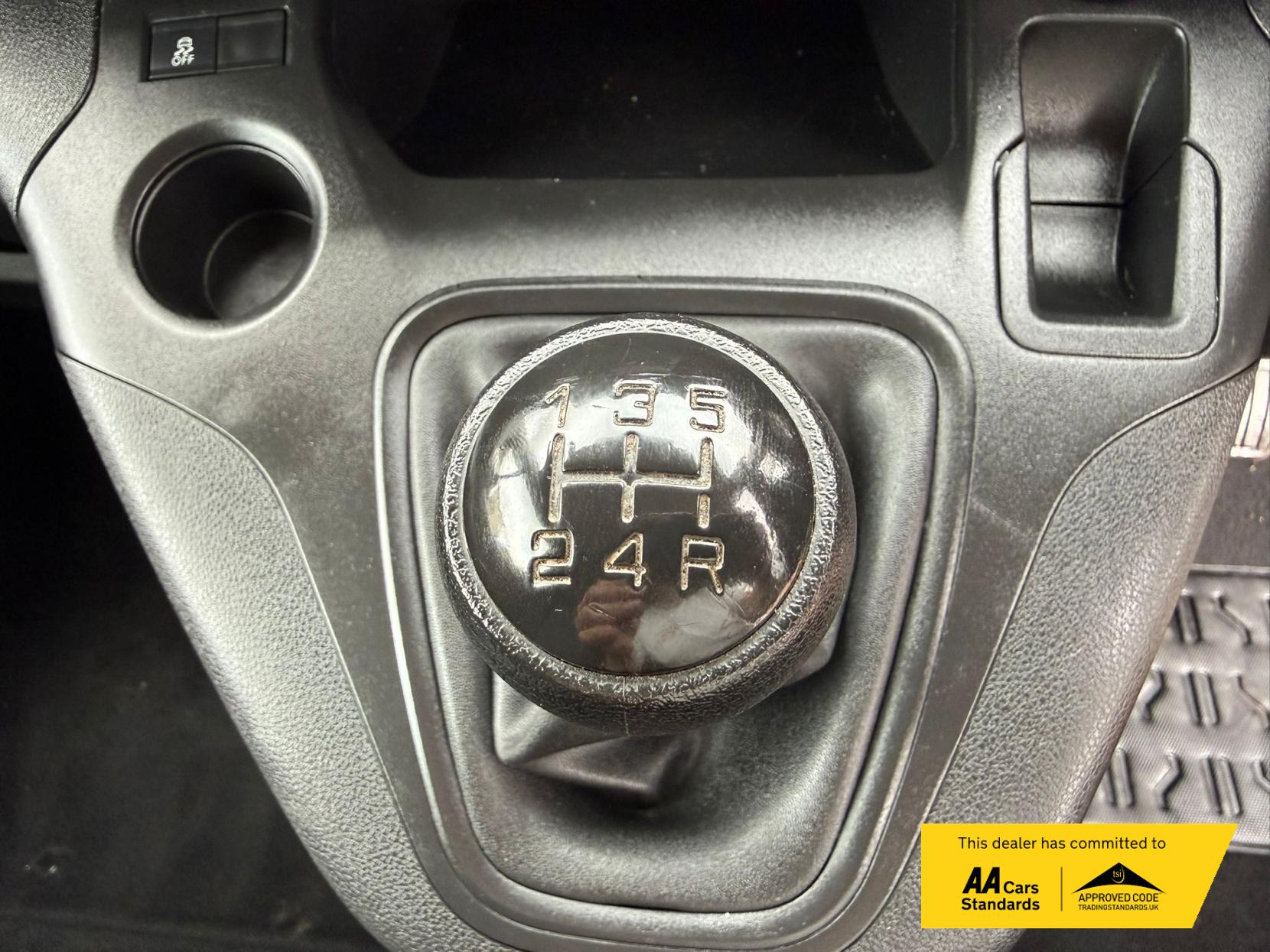2021 Vauxhall Combo 1.5 Turbo D 2300 Edition Panel Van 4dr Diesel Manual L2 H1 Euro 6 (100 ps) - Thumbnail 33