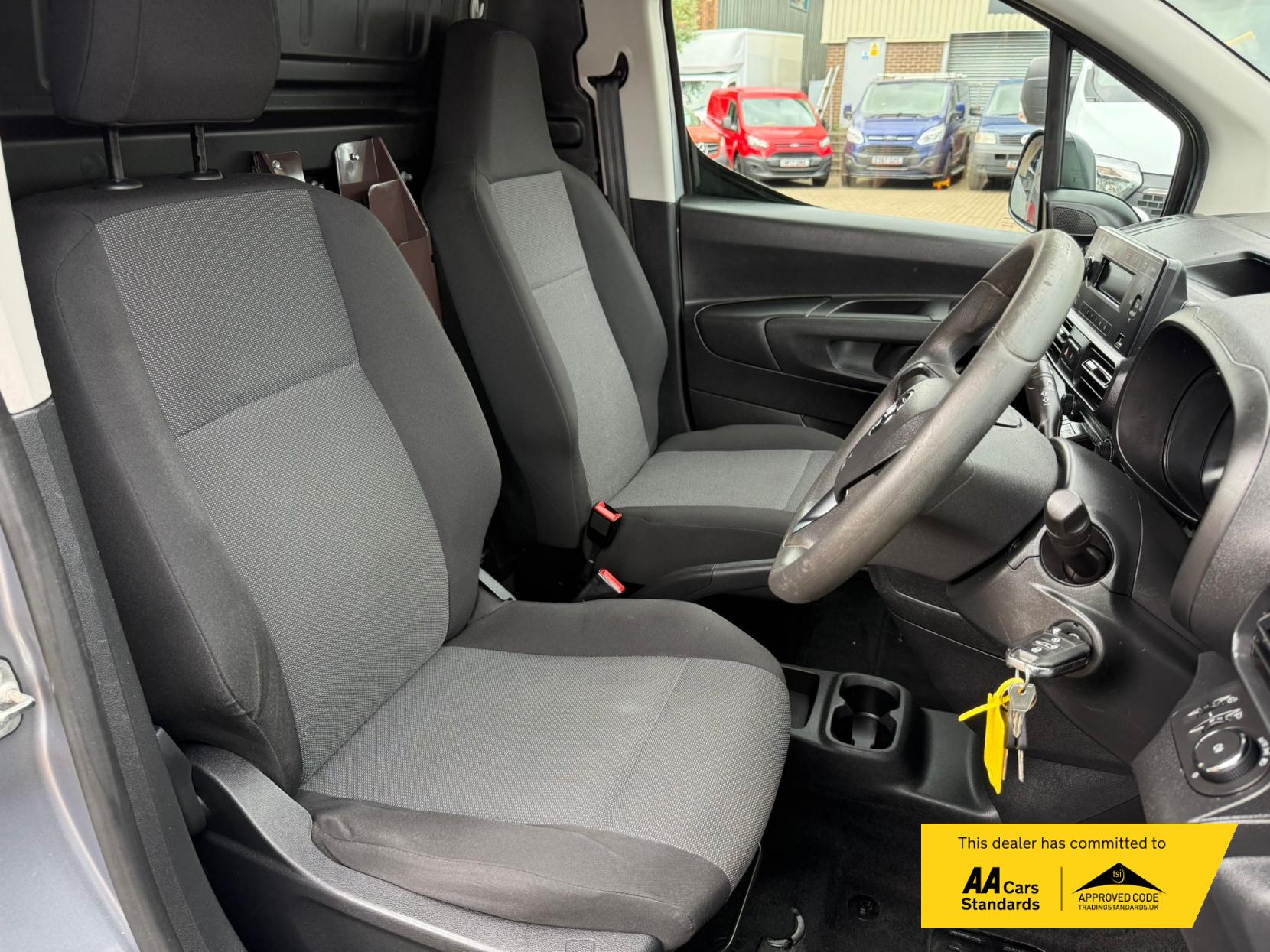 2021 Vauxhall Combo 1.5 Turbo D 2300 Edition Panel Van 4dr Diesel Manual L2 H1 Euro 6 (100 ps) - Thumbnail 18