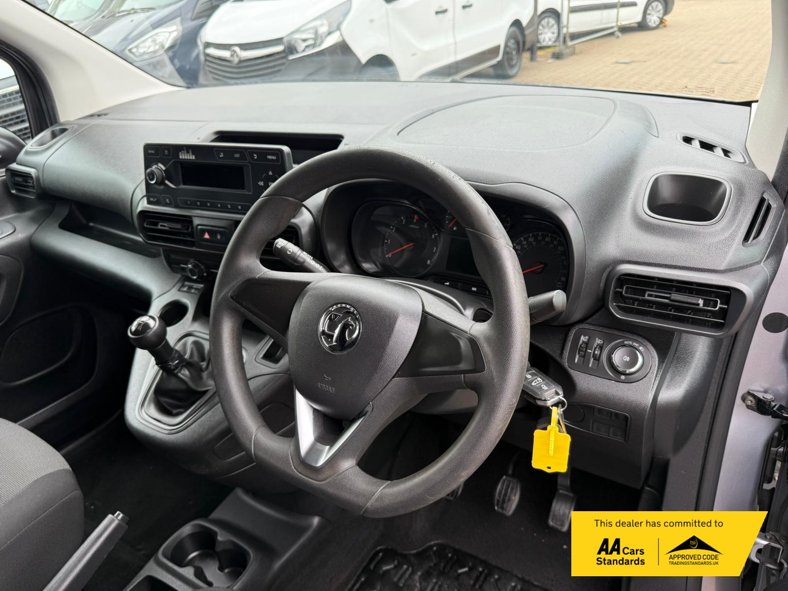 2021 Vauxhall Combo 1.5 Turbo D 2300 Edition Panel Van 4dr Diesel Manual L2 H1 Euro 6 (100 ps) - Thumbnail 10