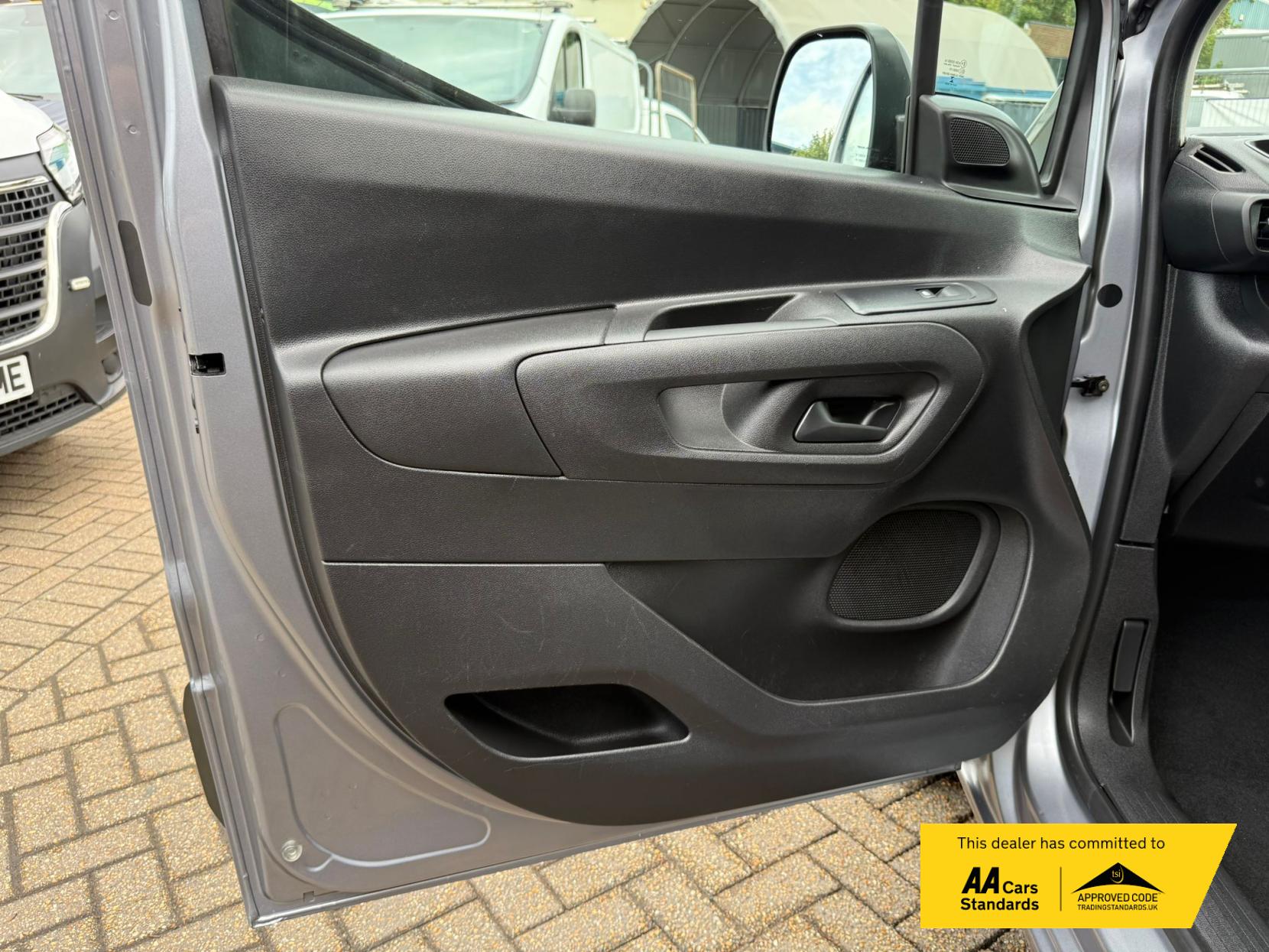 2021 Vauxhall Combo 1.5 Turbo D 2300 Edition Panel Van 4dr Diesel Manual L2 H1 Euro 6 (100 ps) - Thumbnail 36