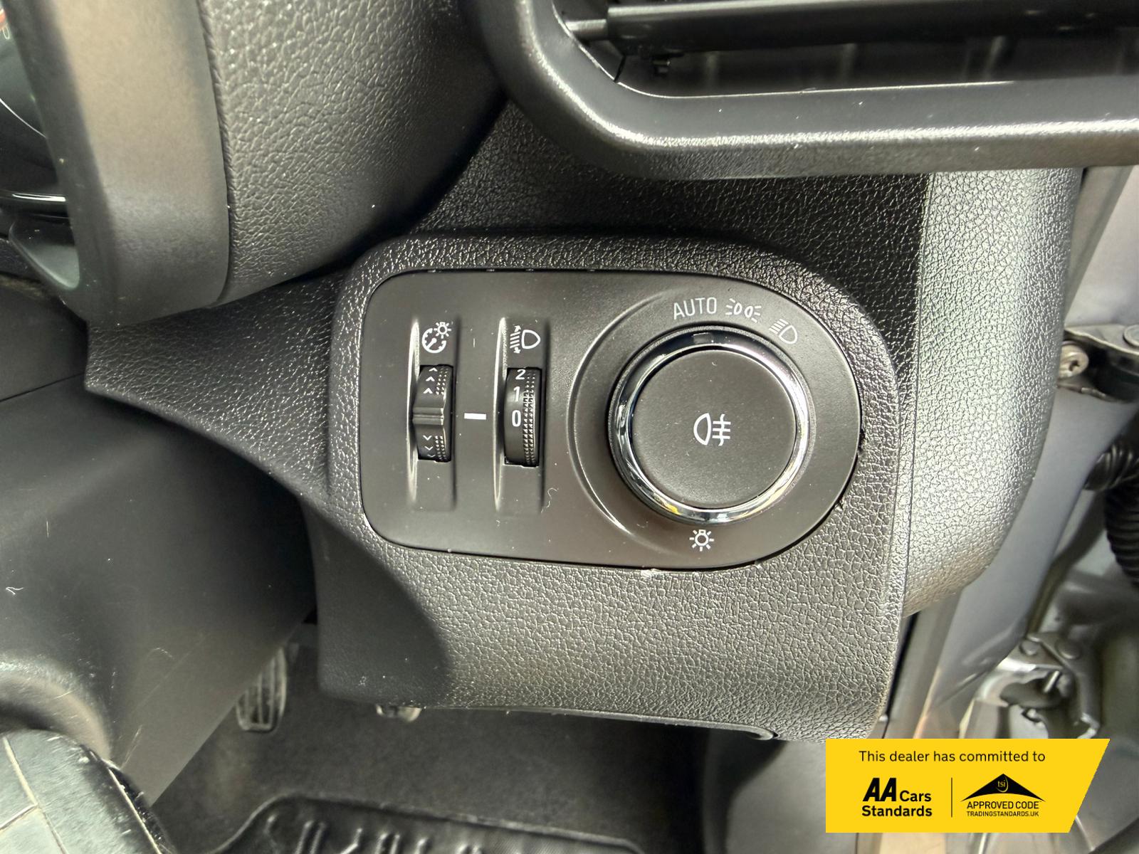 2021 Vauxhall Combo 1.5 Turbo D 2300 Edition Panel Van 4dr Diesel Manual L2 H1 Euro 6 (100 ps) - Thumbnail 28