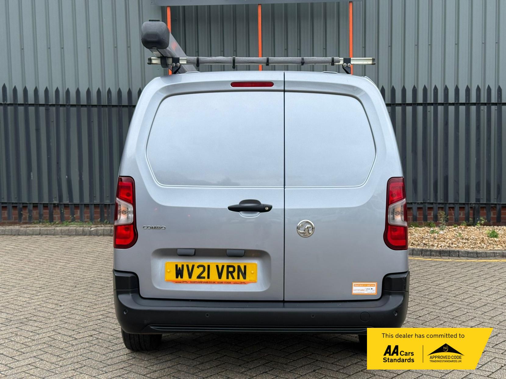 2021 Vauxhall Combo 1.5 Turbo D 2300 Edition Panel Van 4dr Diesel Manual L2 H1 Euro 6 (100 ps) - Thumbnail 9