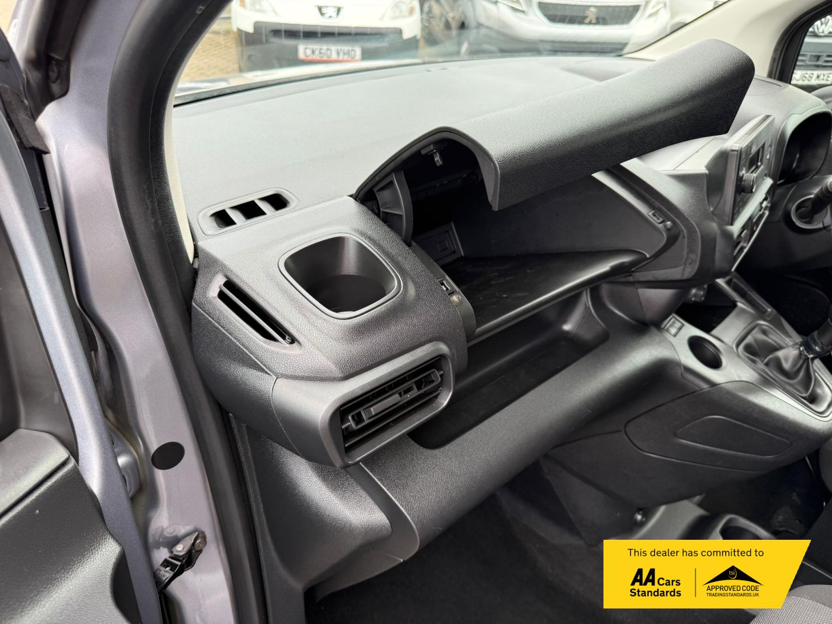 2021 Vauxhall Combo 1.5 Turbo D 2300 Edition Panel Van 4dr Diesel Manual L2 H1 Euro 6 (100 ps) - Thumbnail 22