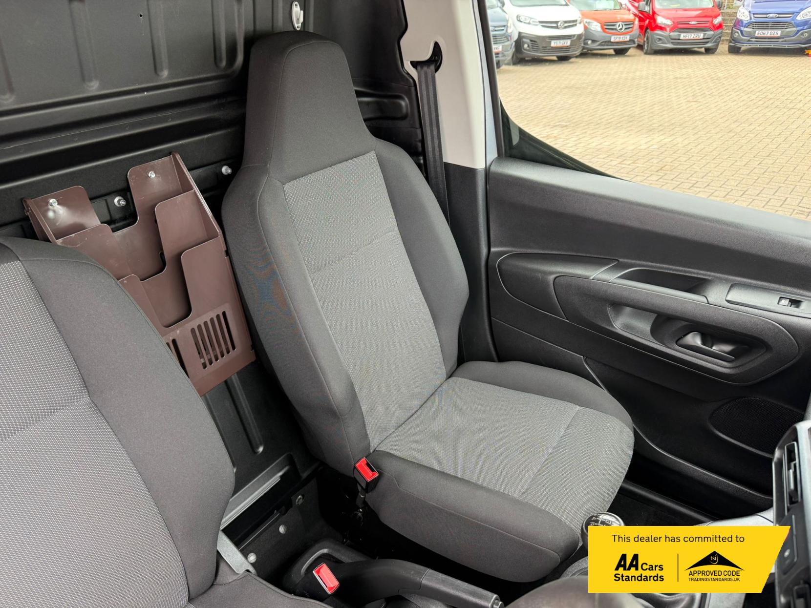 2021 Vauxhall Combo 1.5 Turbo D 2300 Edition Panel Van 4dr Diesel Manual L2 H1 Euro 6 (100 ps) - Thumbnail 19