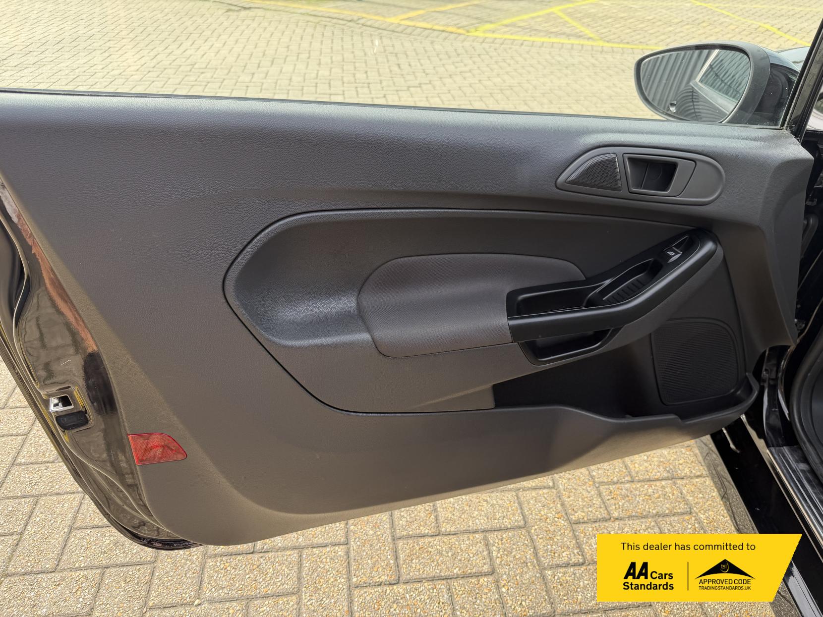 2017 Ford Fiesta Van 1.5 TDCi Sport Panel Van 3dr Diesel Manual (94 g/km, 93.7 bhp) - Thumbnail 17