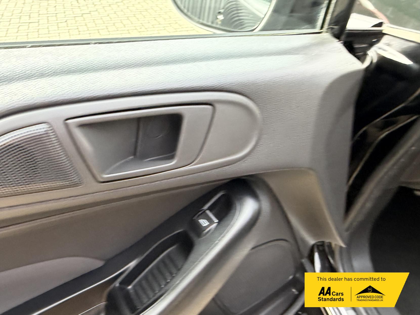 2017 Ford Fiesta Van 1.5 TDCi Sport Panel Van 3dr Diesel Manual (94 g/km, 93.7 bhp) - Thumbnail 19