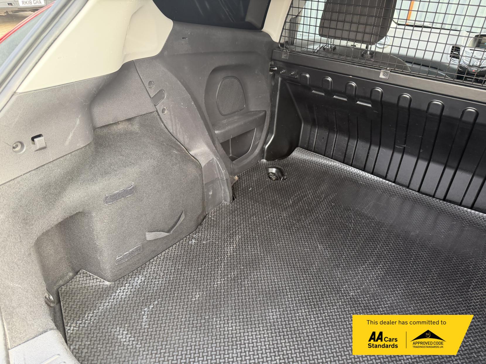 2017 Ford Fiesta Van 1.5 TDCi Sport Panel Van 3dr Diesel Manual (94 g/km, 93.7 bhp) - Thumbnail 10