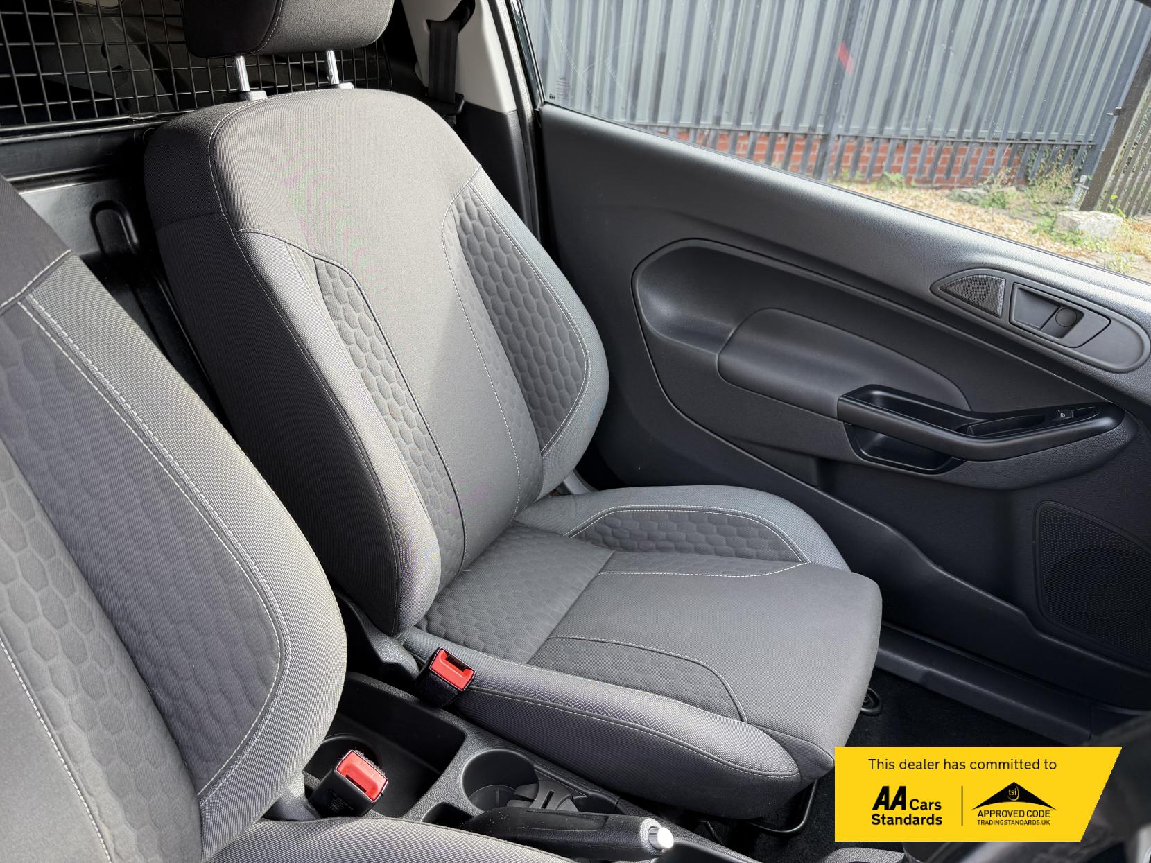2017 Ford Fiesta Van 1.5 TDCi Sport Panel Van 3dr Diesel Manual (94 g/km, 93.7 bhp) - Thumbnail 15
