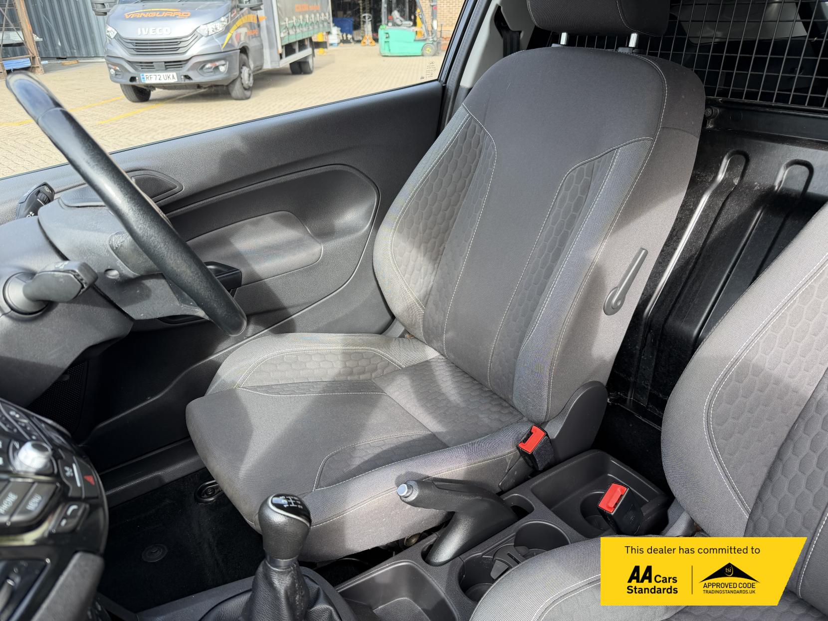 2017 Ford Fiesta Van 1.5 TDCi Sport Panel Van 3dr Diesel Manual (94 g/km, 93.7 bhp) - Thumbnail 13