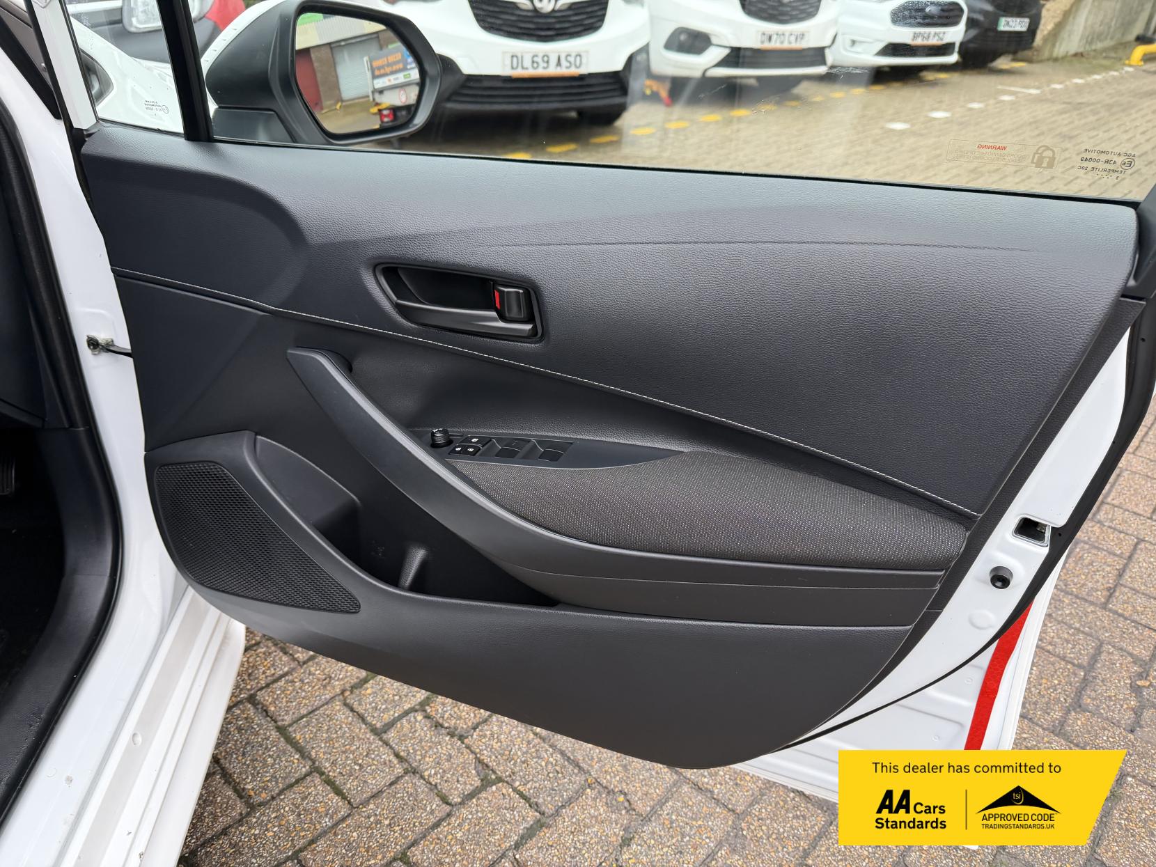 Toyota Corolla 1.8 VVT-h Car Derived Van 5dr Petrol Hybrid CVT Euro 6 (s/s) (140 ps)