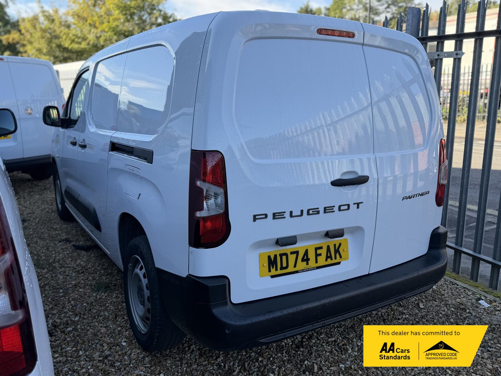 2024 Peugeot Partner 1.5 BlueHDi 950 Professional Long Panel Van 6dr Diesel Manual LWB Euro 6 (s/s) (100 ps) - Thumbnail 3