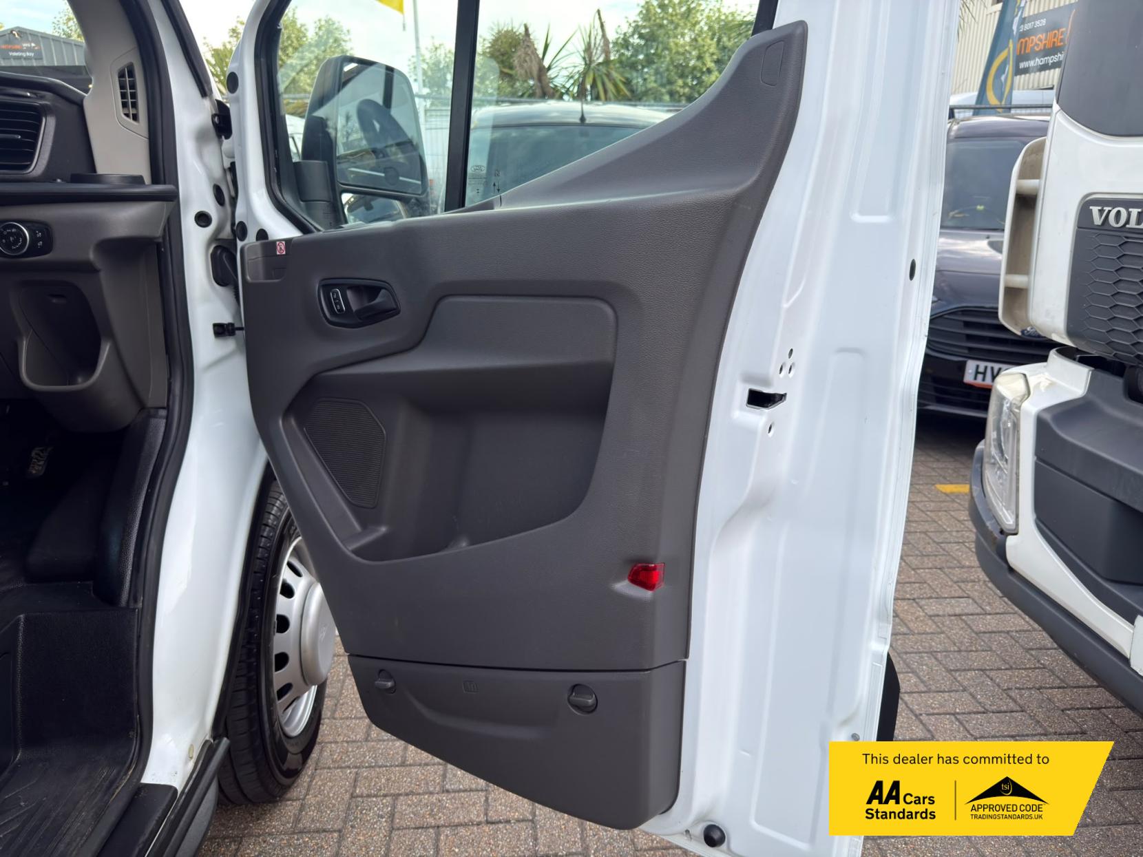 2023 Ford Transit - Thumbnail 47