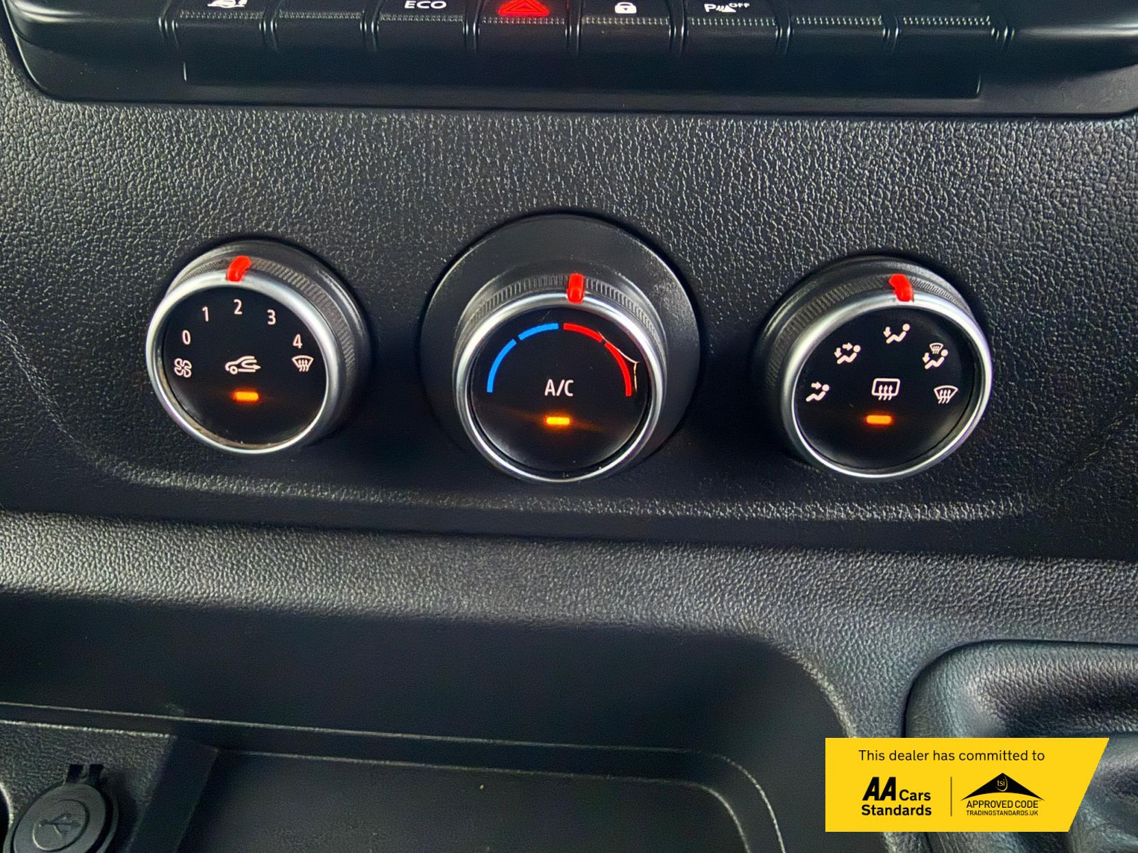 Nissan NV400 2.3 dCi 33 Tekna Panel Van 5dr Diesel Manual FWD L1 H1 Euro 6 (135 ps)