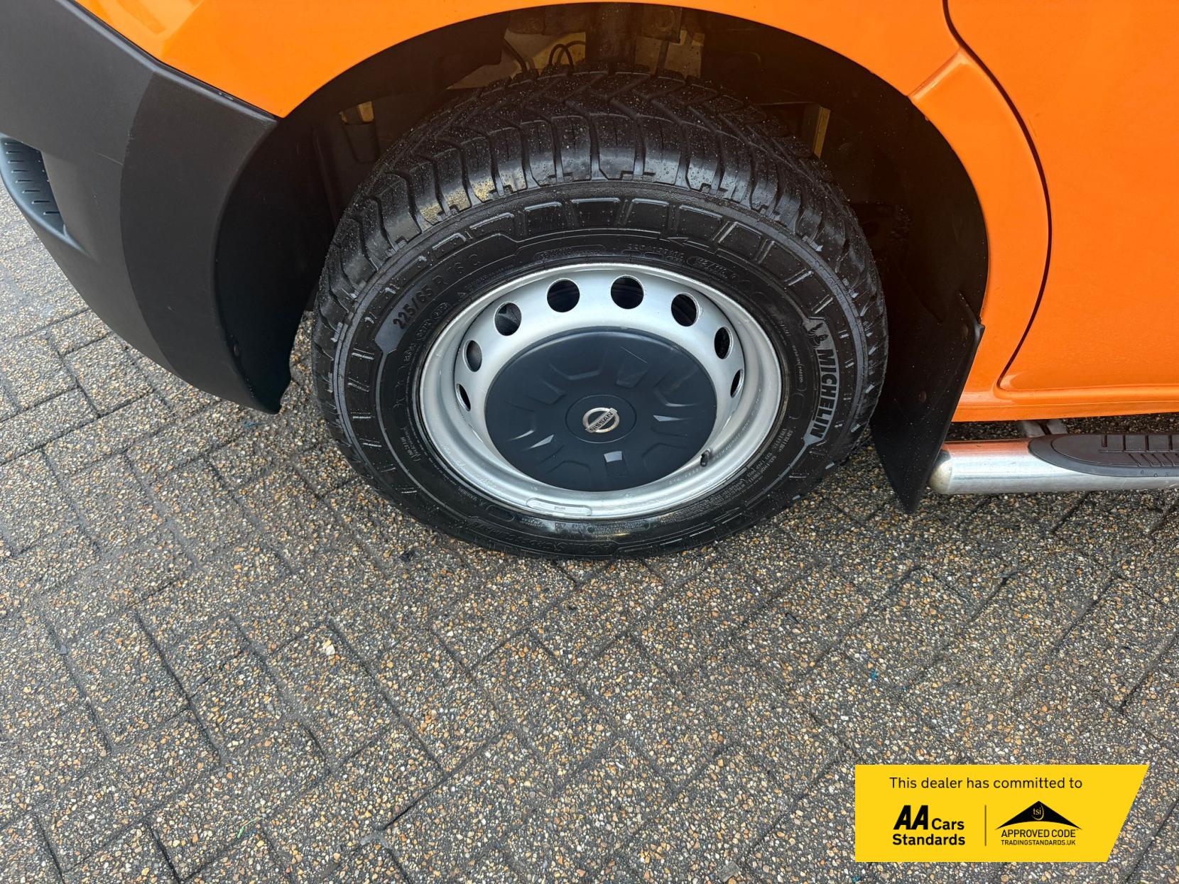 Nissan NV400 2.3 dCi 33 Tekna Panel Van 5dr Diesel Manual FWD L1 H1 Euro 6 (135 ps)