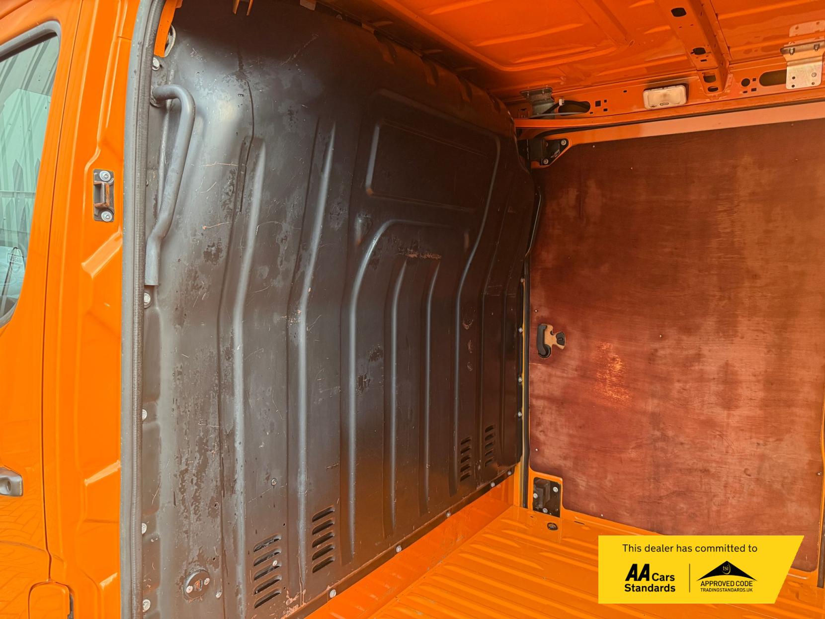 Nissan NV400 2.3 dCi 33 Tekna Panel Van 5dr Diesel Manual FWD L1 H1 Euro 6 (135 ps)