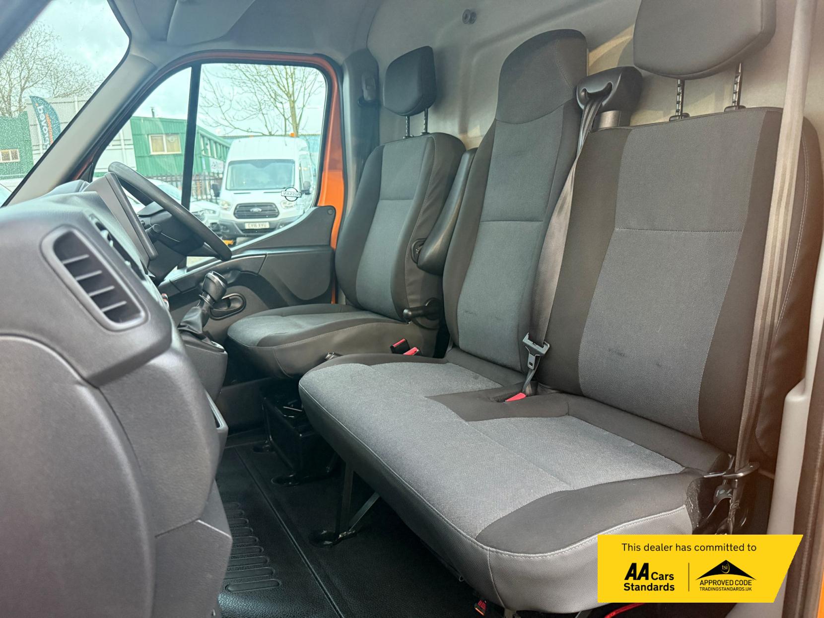 Nissan NV400 2.3 dCi 33 Tekna Panel Van 5dr Diesel Manual FWD L1 H1 Euro 6 (135 ps)