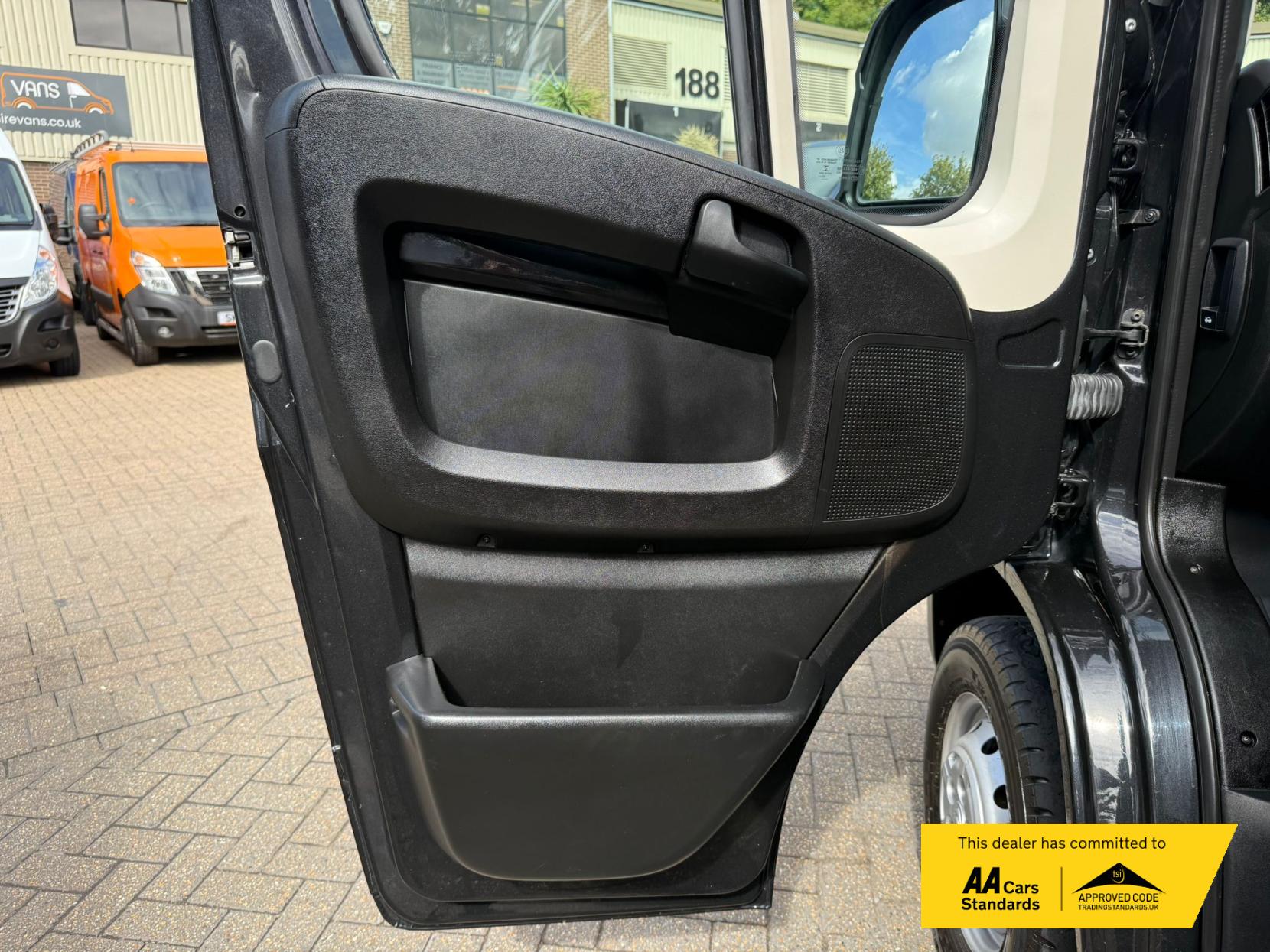 2020 Citroen Relay 2.2 BlueHDi 35 Enterprise Panel Van 5dr Diesel Manual L3 High Roof Euro 6 (s/s) (140 ps) - Thumbnail 22