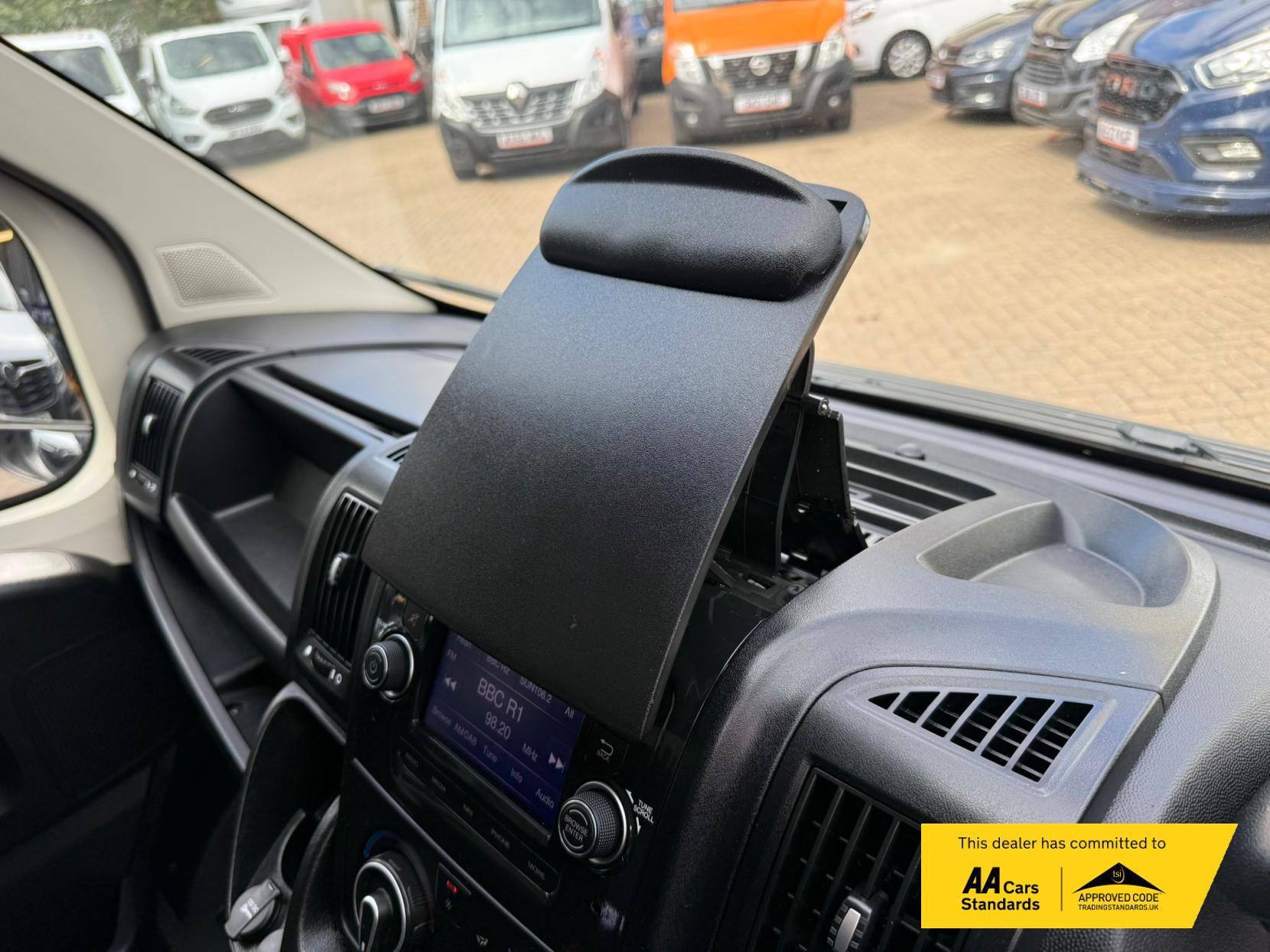 2020 Citroen Relay 2.2 BlueHDi 35 Enterprise Panel Van 5dr Diesel Manual L3 High Roof Euro 6 (s/s) (140 ps) - Thumbnail 34