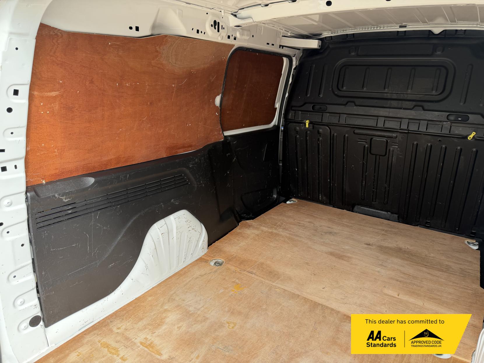 Vauxhall Combo 1.5 Turbo D 2300 Sportive Panel Van 4dr Diesel Manual L2 H1 Euro 6 (100 ps)