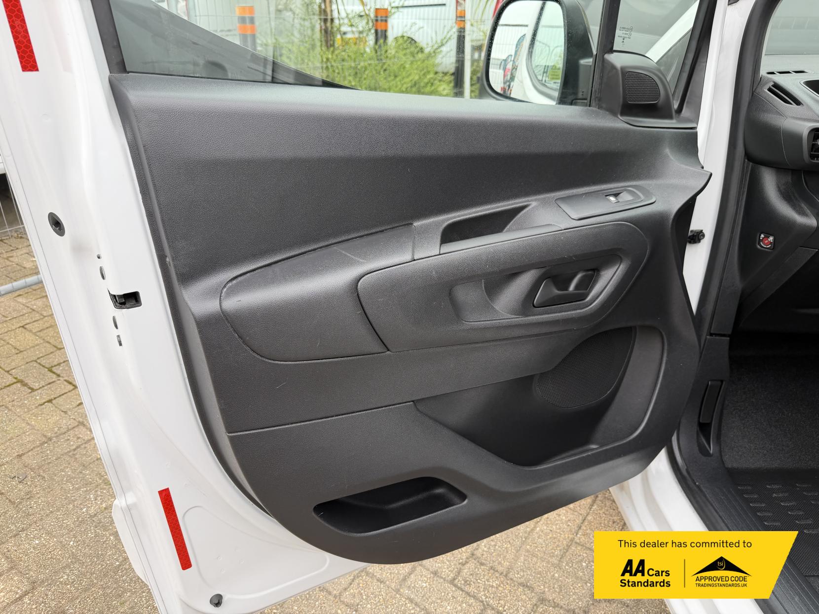 Vauxhall Combo 1.5 Turbo D 2300 Pro Panel Van 5dr Diesel Manual L1 H1 Euro 6 (s/s) (100 ps)