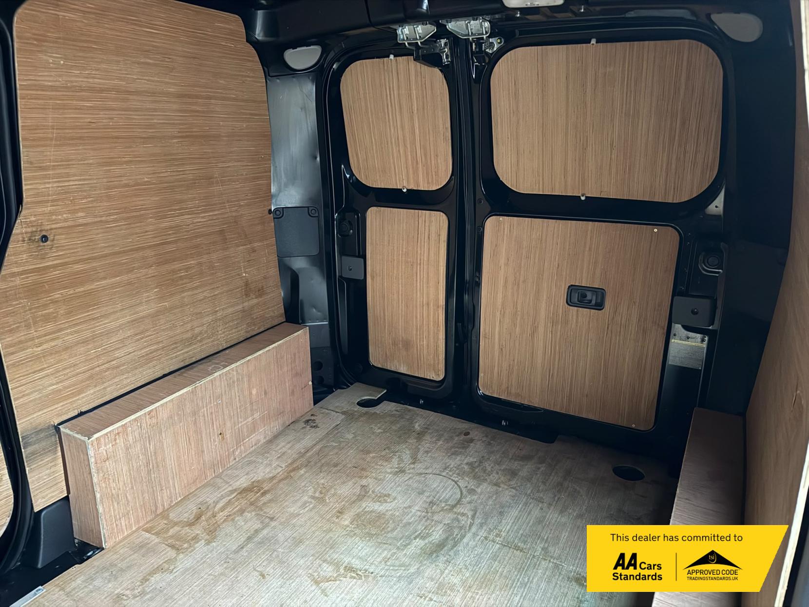 2021 Nissan e-NV200 40kWh Tekna Panel Van 5dr Electric Auto SWB (Quick Charge) (109 ps) - Thumbnail 16