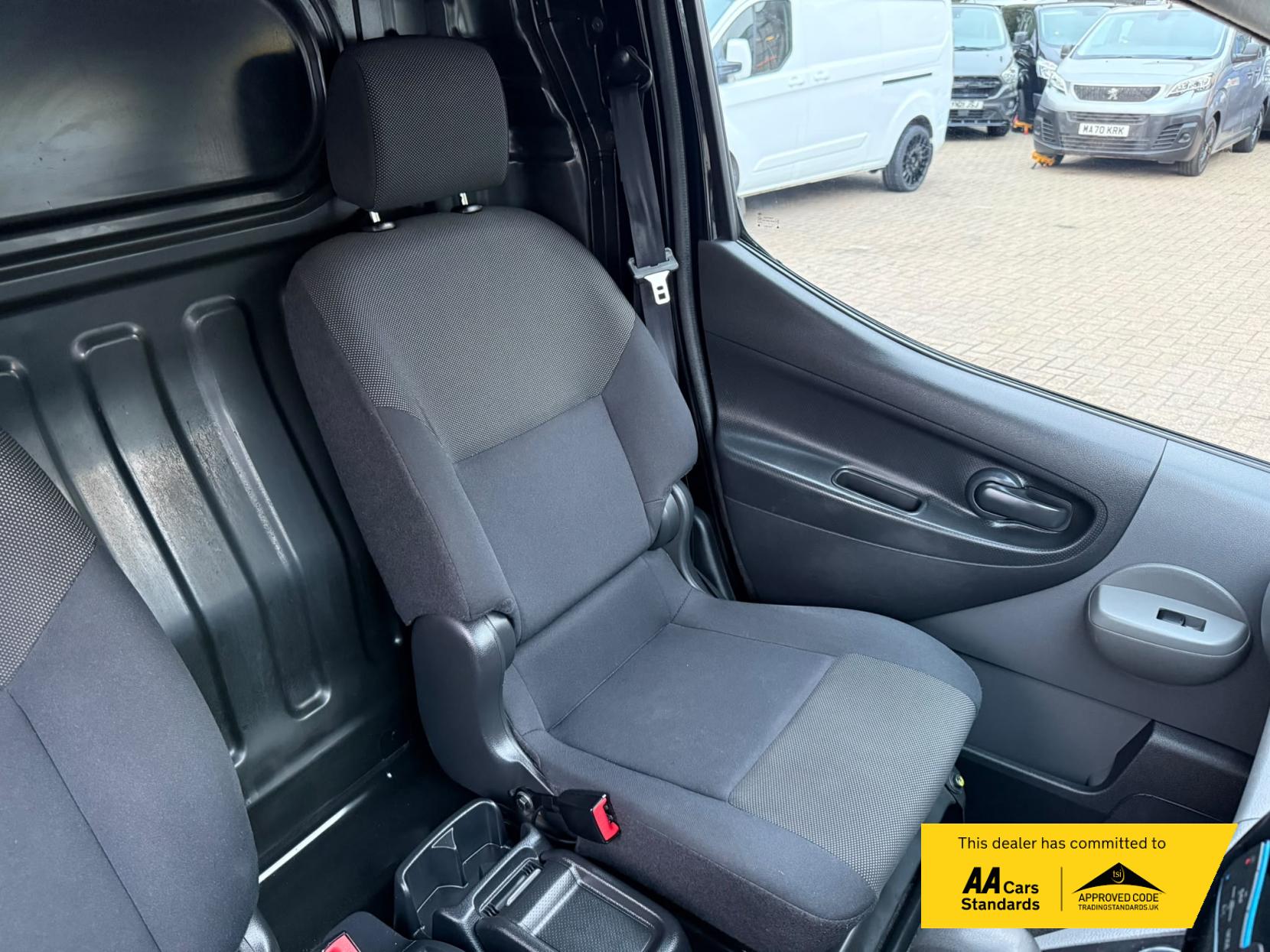 2021 Nissan e-NV200 40kWh Tekna Panel Van 5dr Electric Auto SWB (Quick Charge) (109 ps) - Thumbnail 21