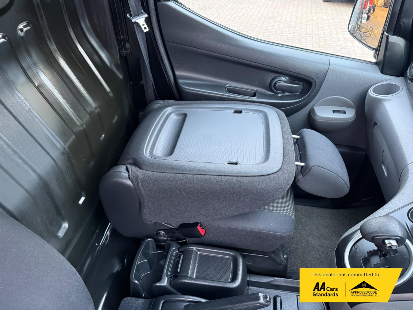 2021 Nissan e-NV200 40kWh Tekna Panel Van 5dr Electric Auto SWB (Quick Charge) (109 ps) - Thumbnail 22