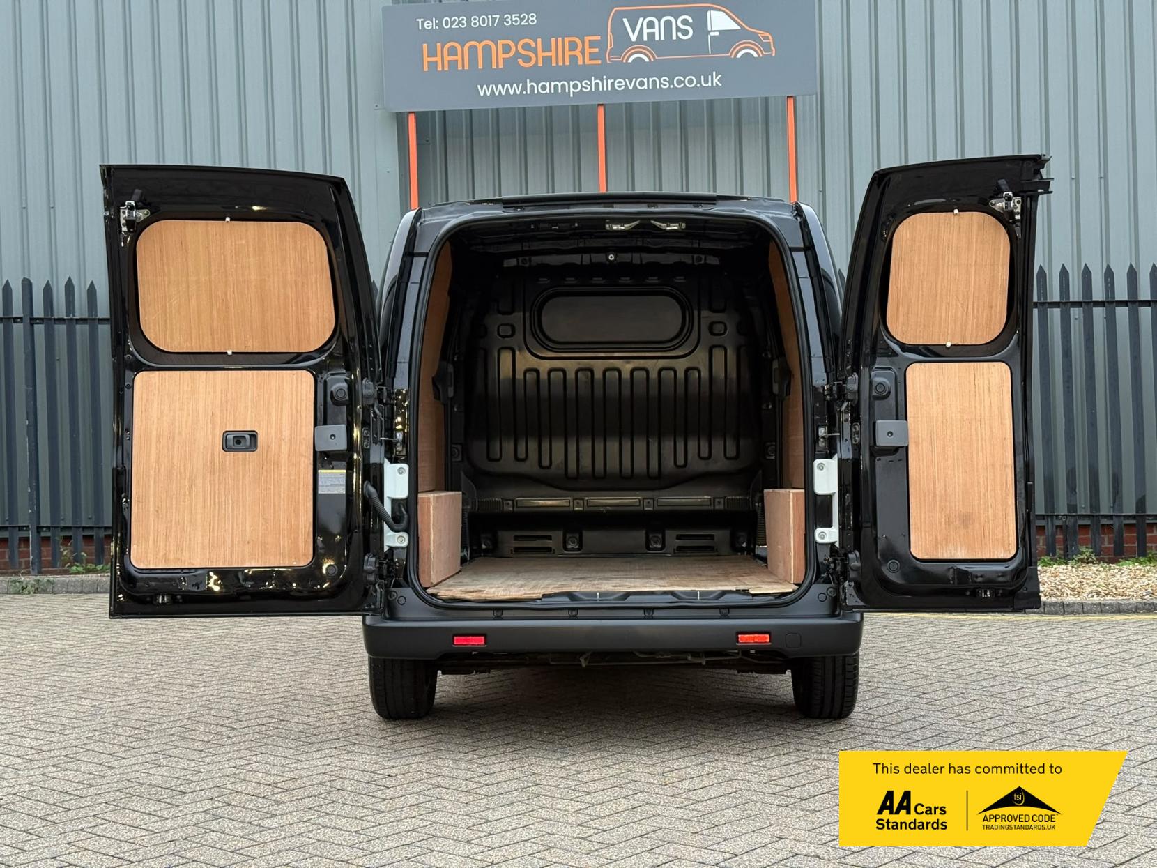 2021 Nissan e-NV200 40kWh Tekna Panel Van 5dr Electric Auto SWB (Quick Charge) (109 ps) - Thumbnail 10