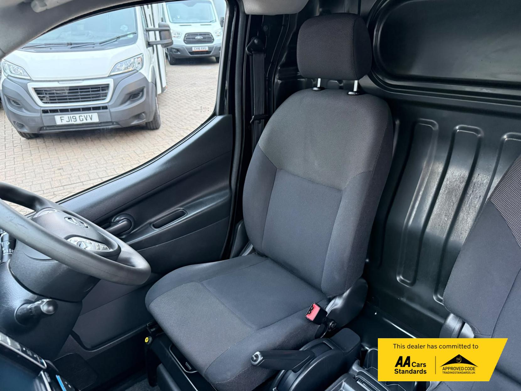 2021 Nissan e-NV200 40kWh Tekna Panel Van 5dr Electric Auto SWB (Quick Charge) (109 ps) - Thumbnail 20