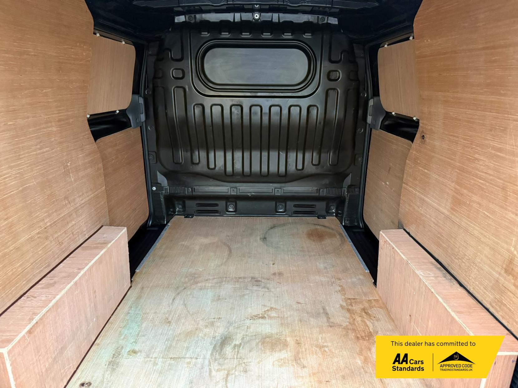 2021 Nissan e-NV200 40kWh Tekna Panel Van 5dr Electric Auto SWB (Quick Charge) (109 ps) - Thumbnail 13