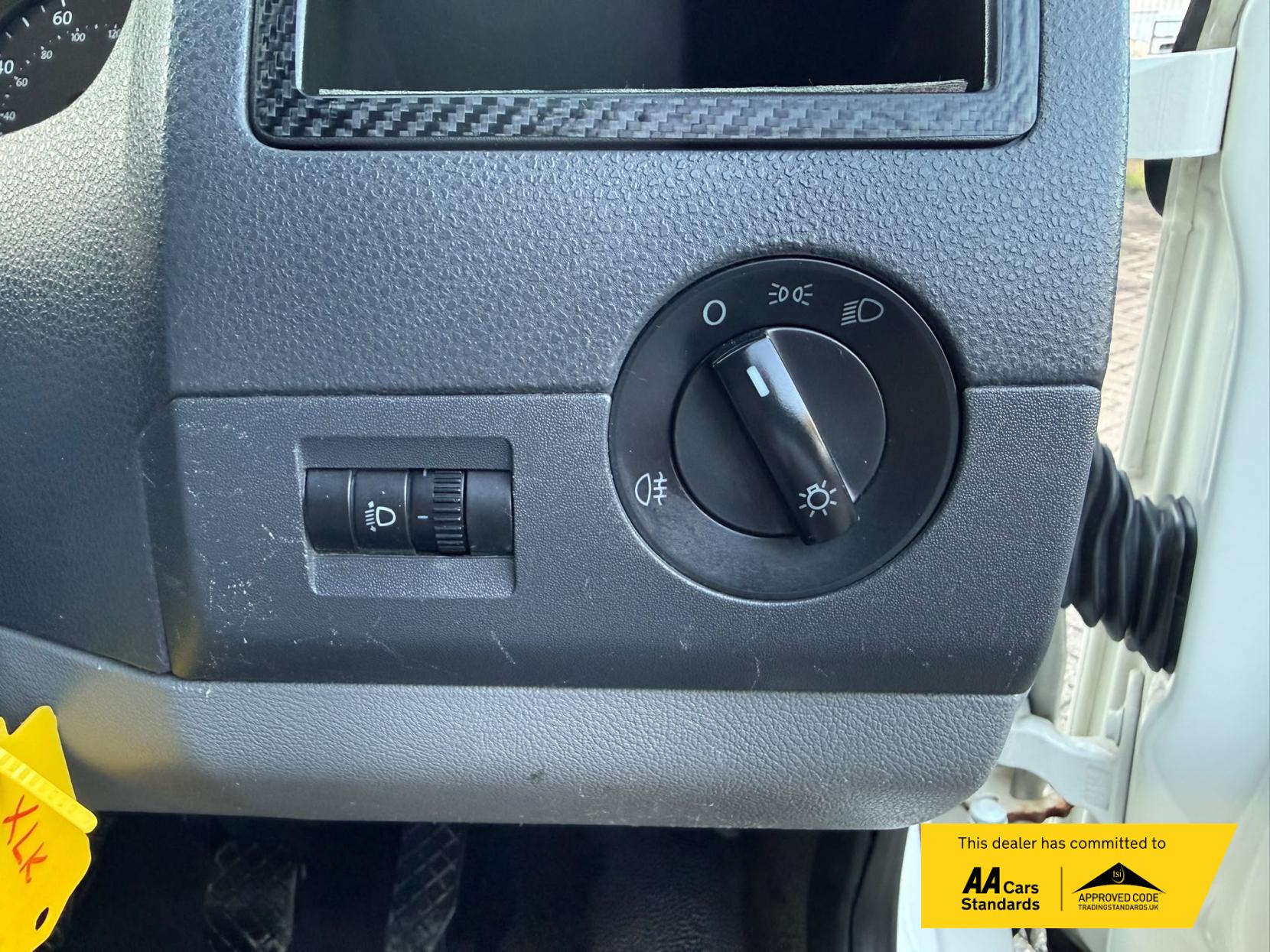 2005 Volkswagen Transporter 1.9 TDI PD T28 Panel Van 4dr Diesel Manual L1 H1 (211 g/km, 83 bhp) - Thumbnail 38