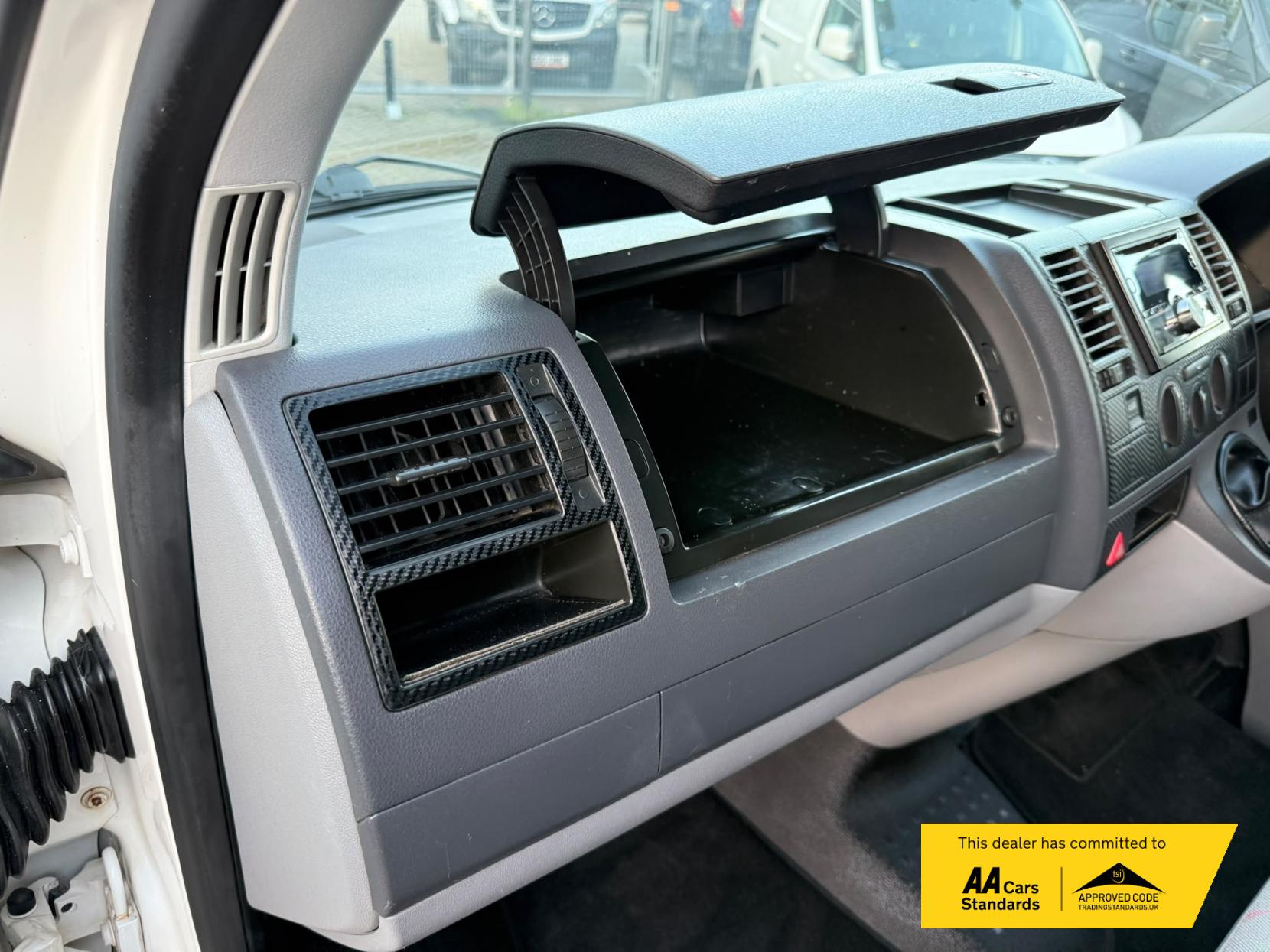 2005 Volkswagen Transporter 1.9 TDI PD T28 Panel Van 4dr Diesel Manual L1 H1 (211 g/km, 83 bhp) - Thumbnail 23