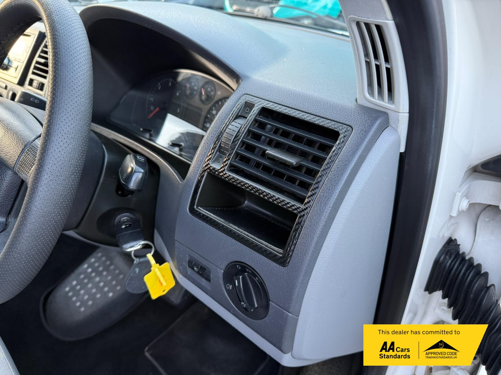2005 Volkswagen Transporter 1.9 TDI PD T28 Panel Van 4dr Diesel Manual L1 H1 (211 g/km, 83 bhp) - Thumbnail 39